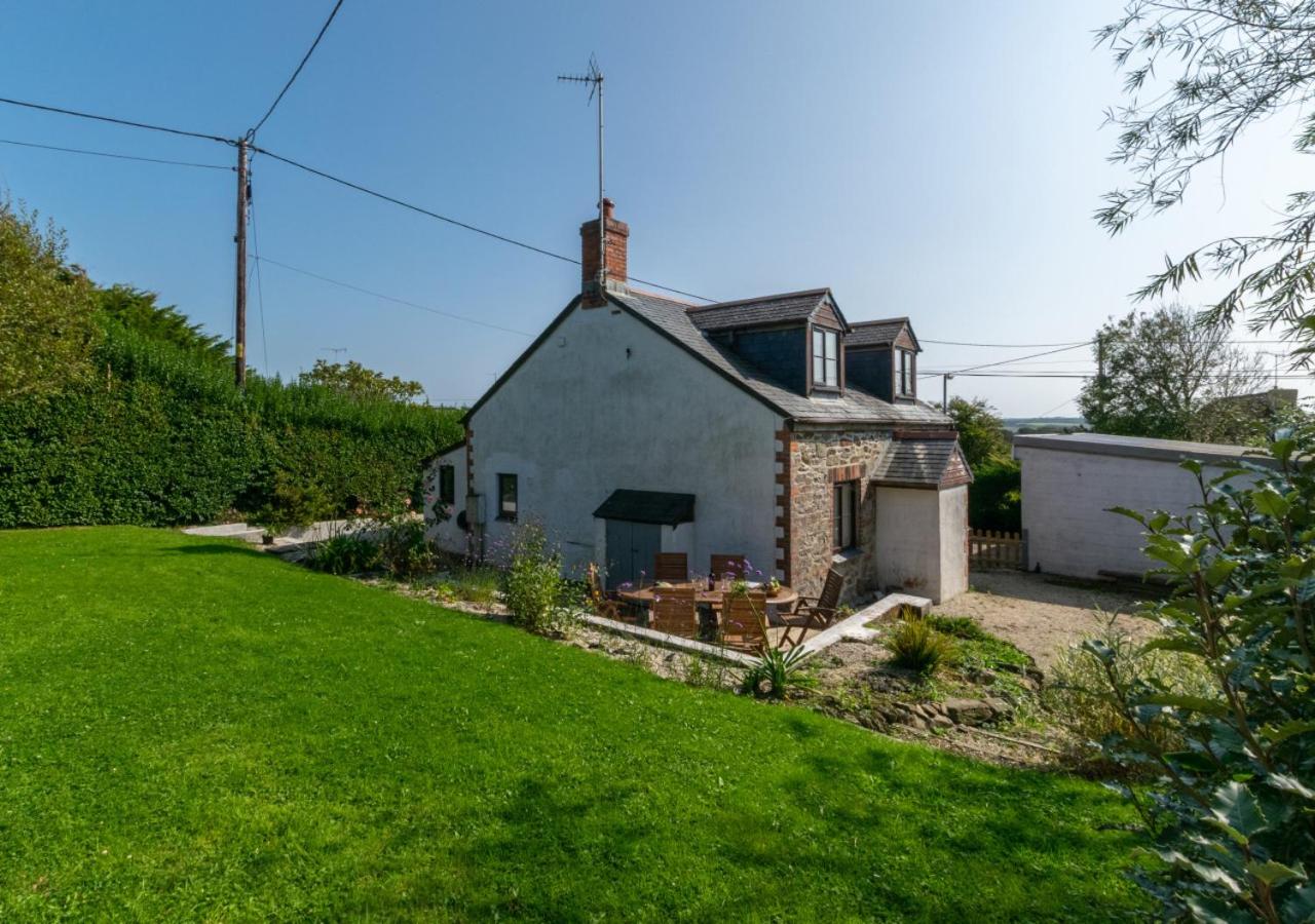 3 Bed in Gunwalloe oc-p00858