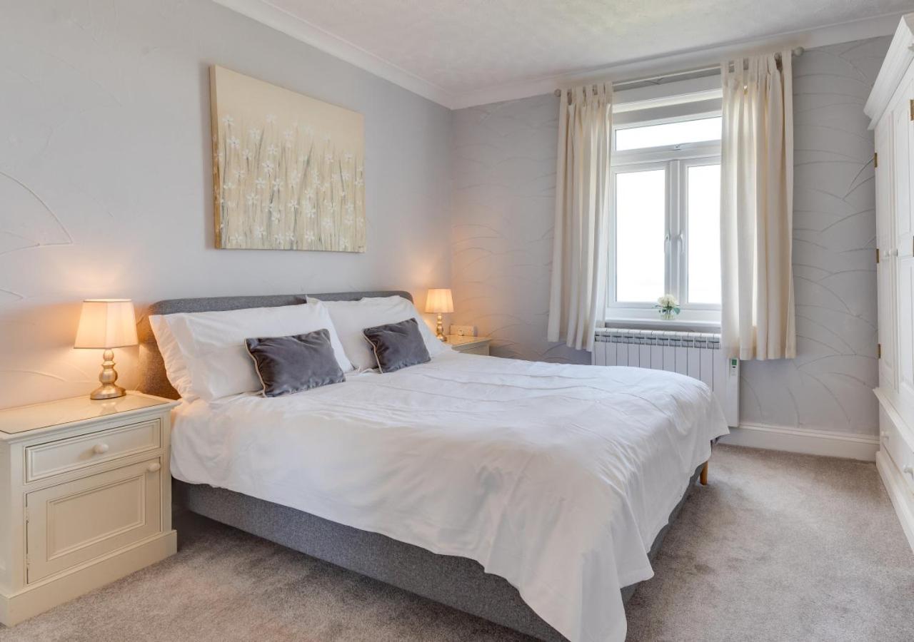 3 Bed in Praa Sands oc-p00859