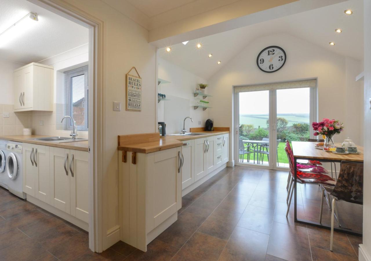 4 Bed in Trevone oc-p00863