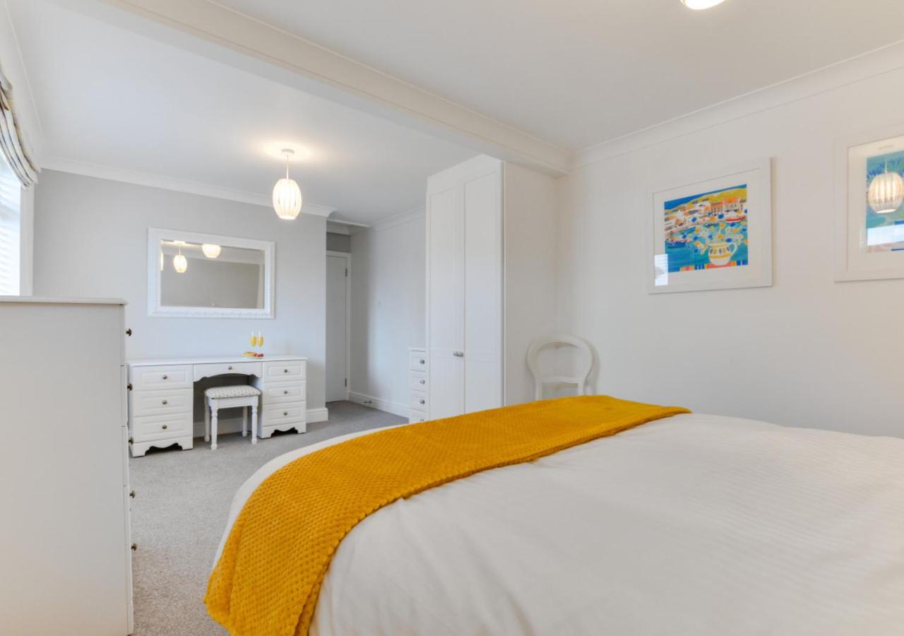 4 Bed in Trevone oc-p00863