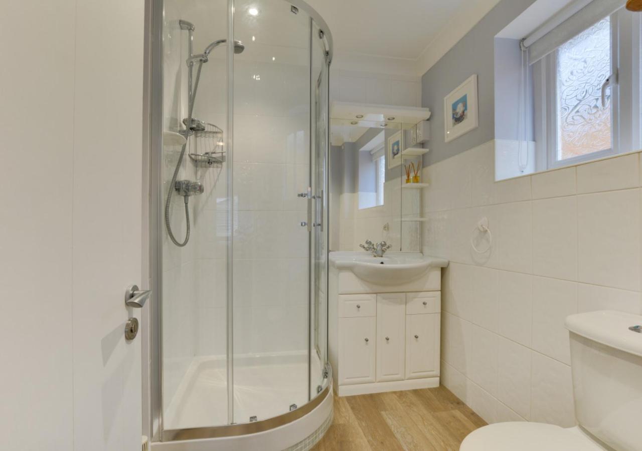 4 Bed in Trevone oc-p00863