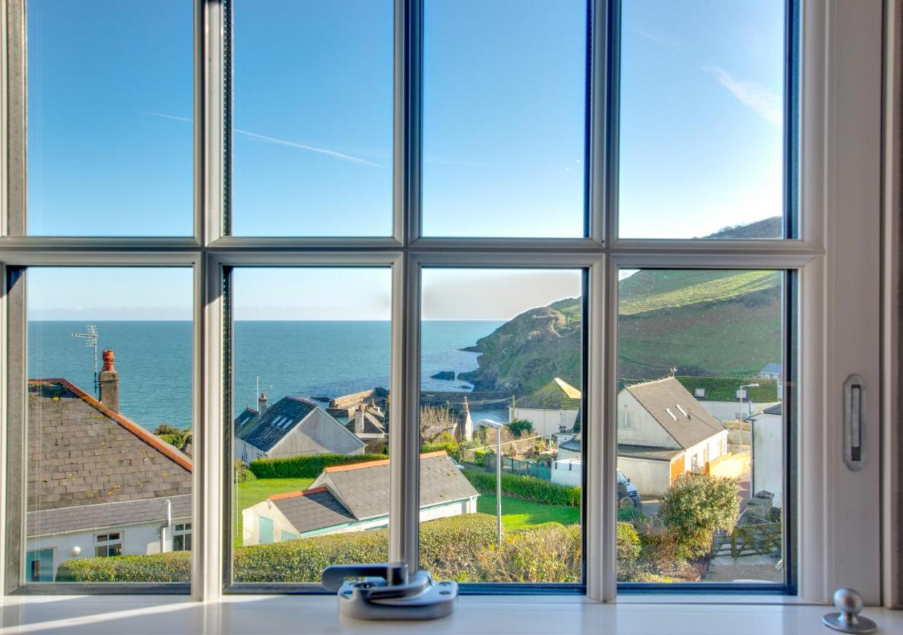 3 Bed in Gorran Haven oc-p00812