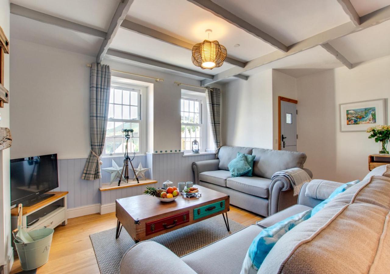 3 Bed in Gorran Haven oc-p00812