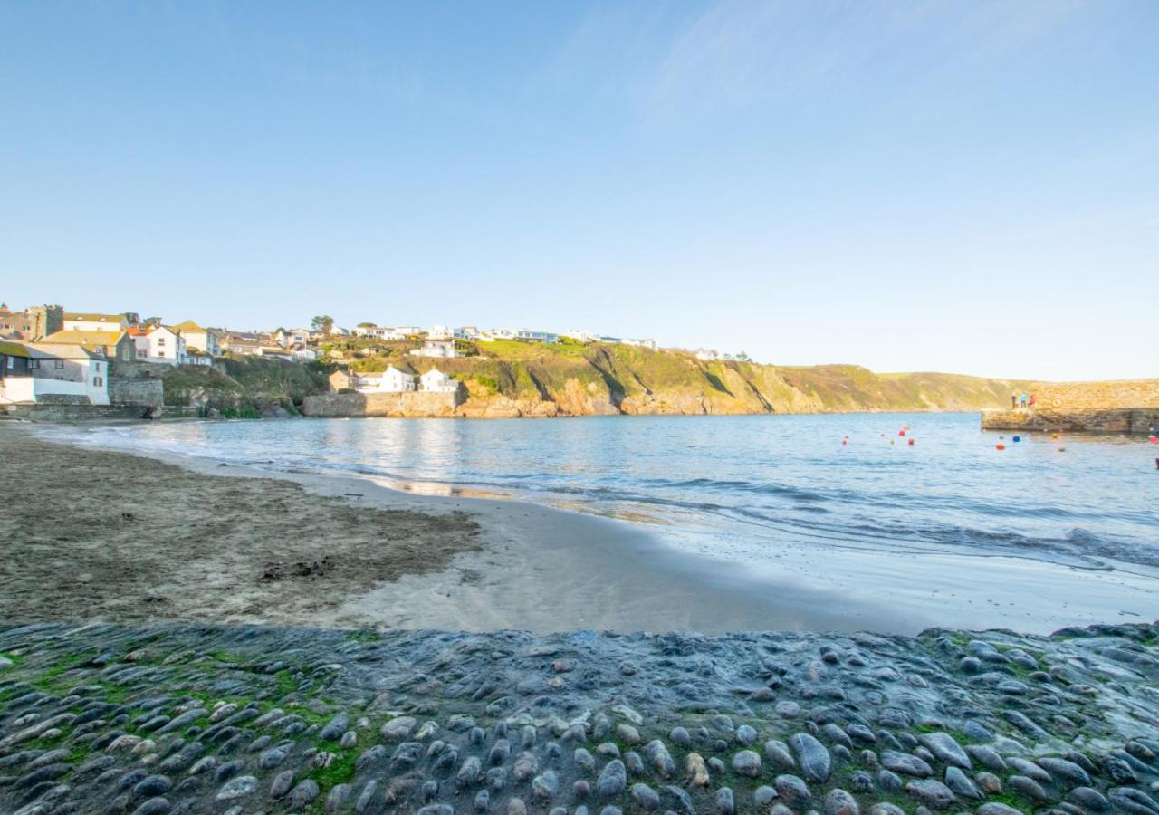 3 Bed in Gorran Haven oc-p00812