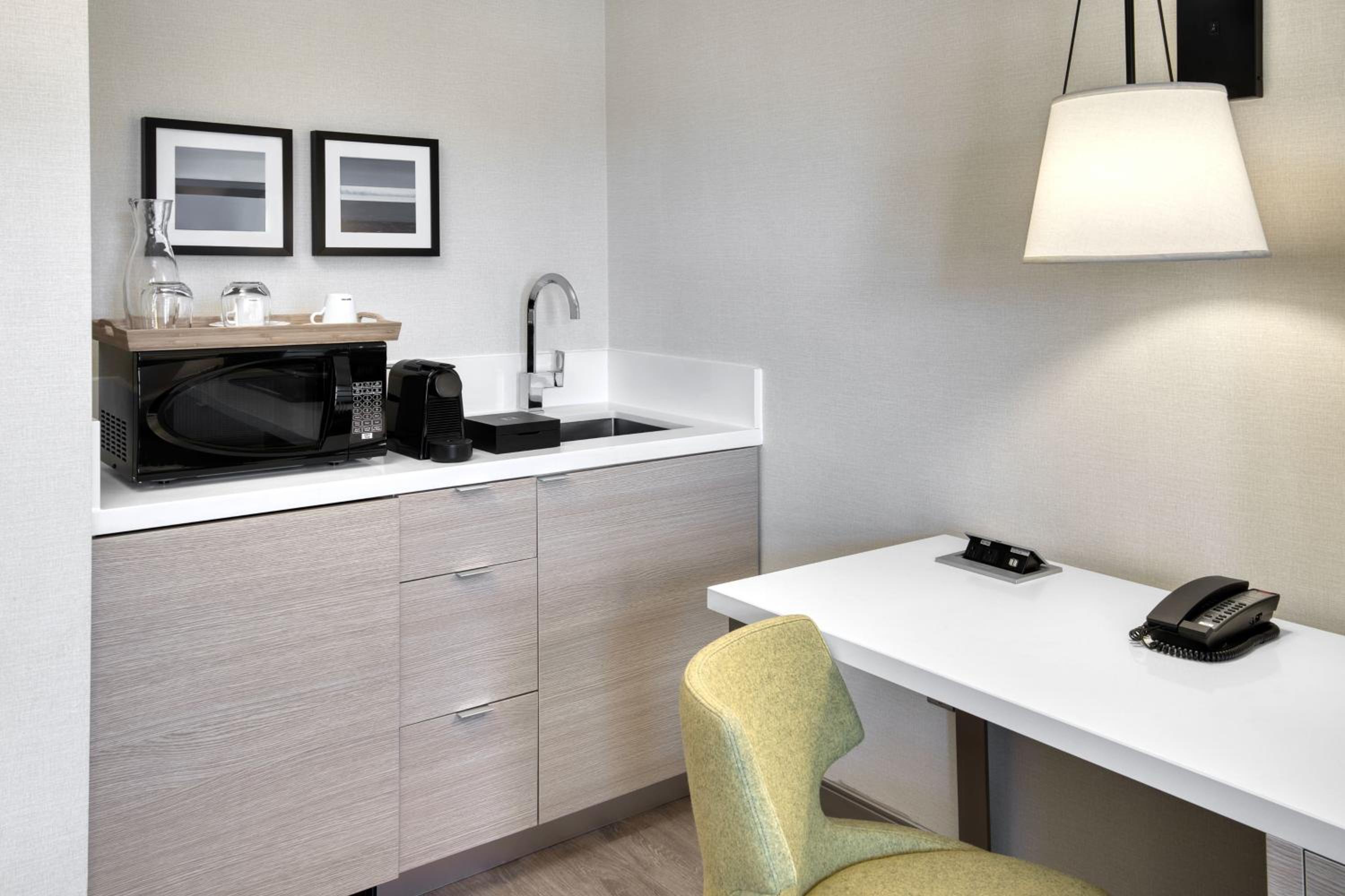 Sarnia Vacations - The Insignia Hotel, Sarnia, a Tribute Portfolio Hotel - Property Image 1
