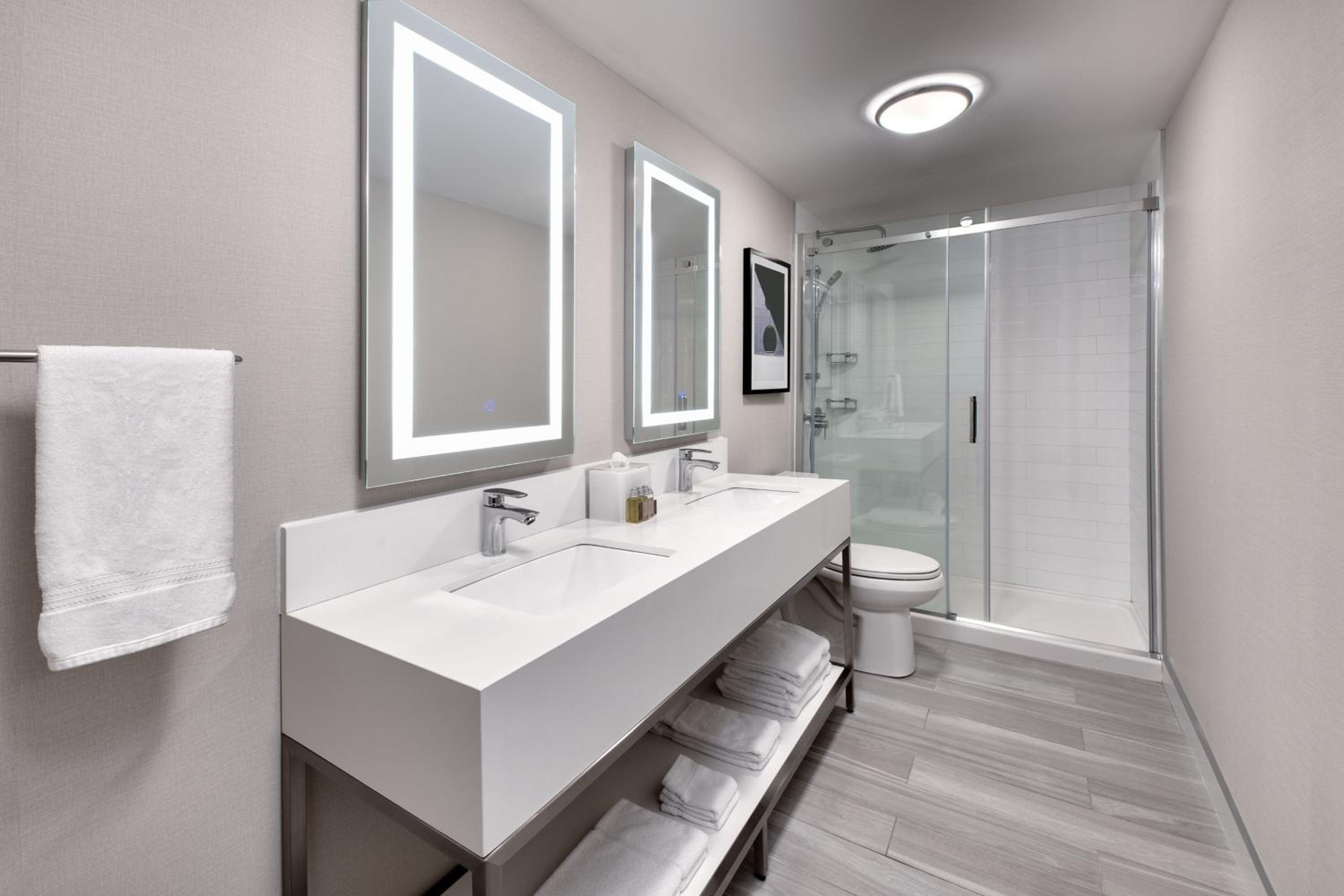 Sarnia Vacations - The Insignia Hotel, Sarnia, a Tribute Portfolio Hotel - Property Image 6