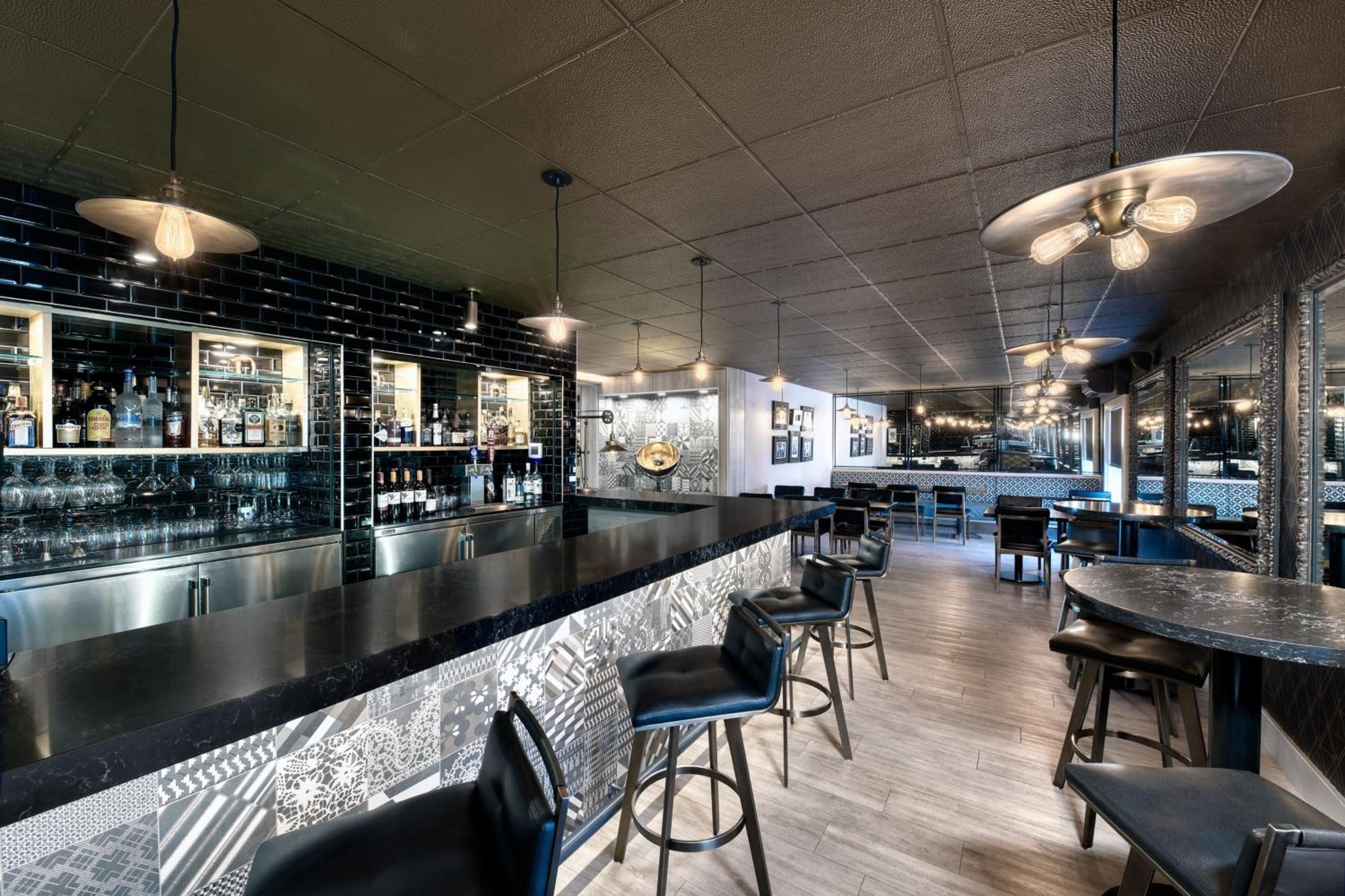 Sarnia Vacations - The Insignia Hotel, Sarnia, a Tribute Portfolio Hotel - Property Image 2