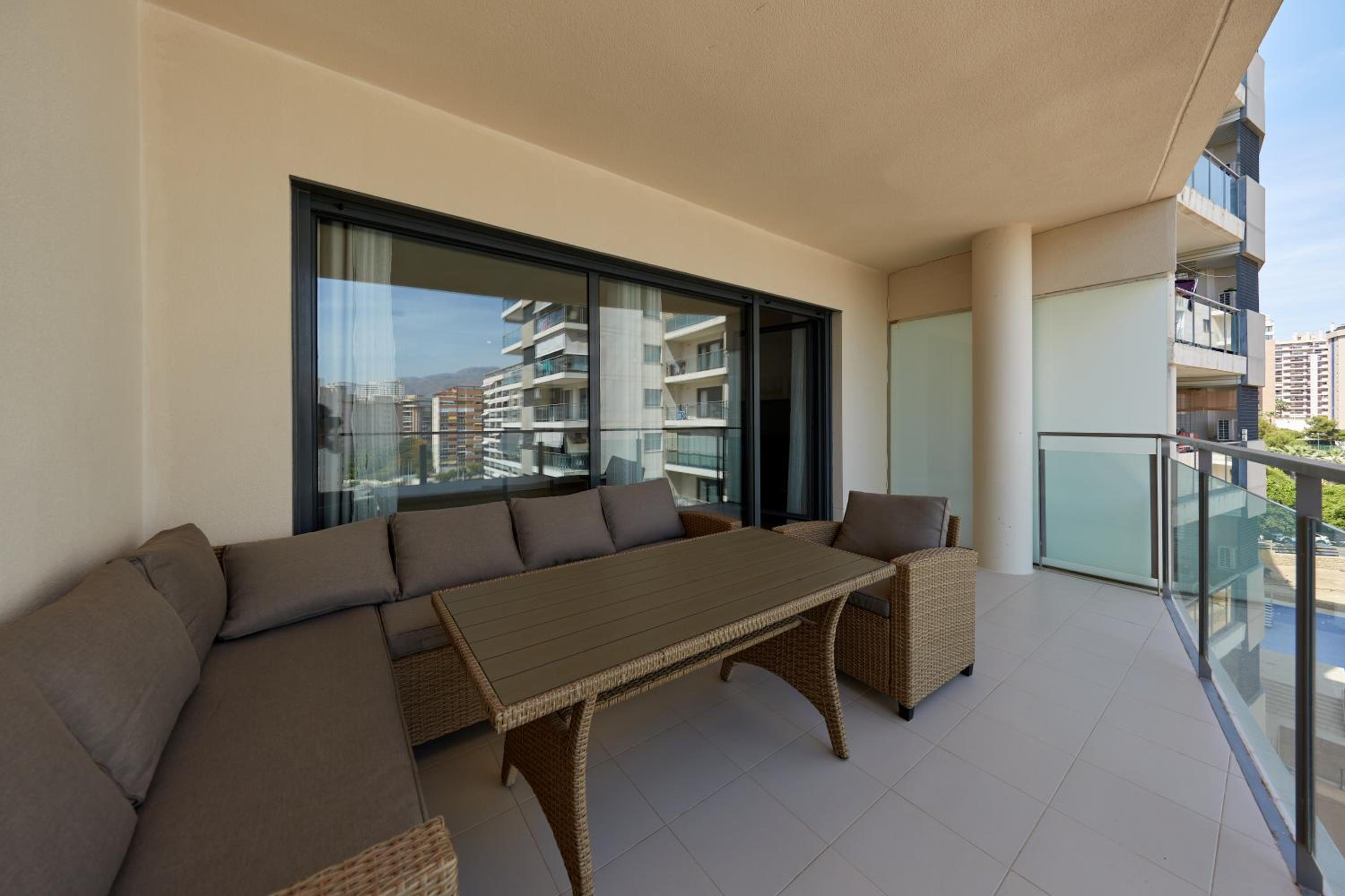 Luxurious Newly Renovated 2 Bedroom Condo by the Beach photo 3