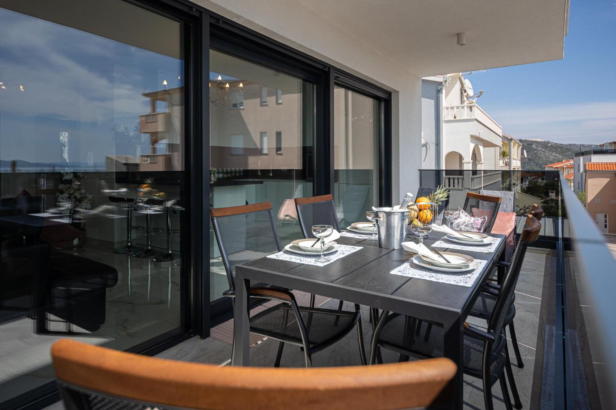 Apartment Summer Breeze Okrug Gornji view 5