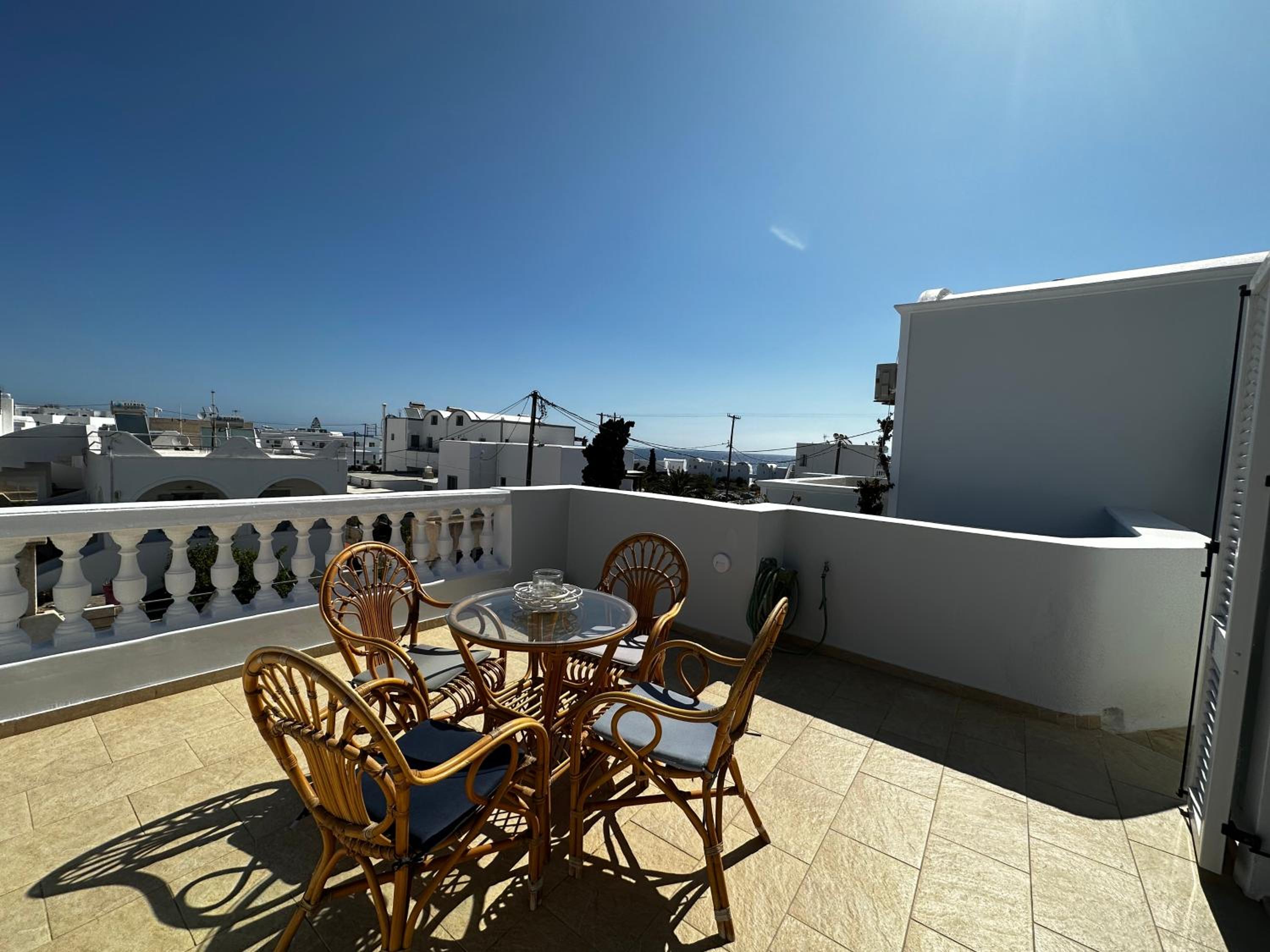 Veldi Art - Kamari Beach Apartment