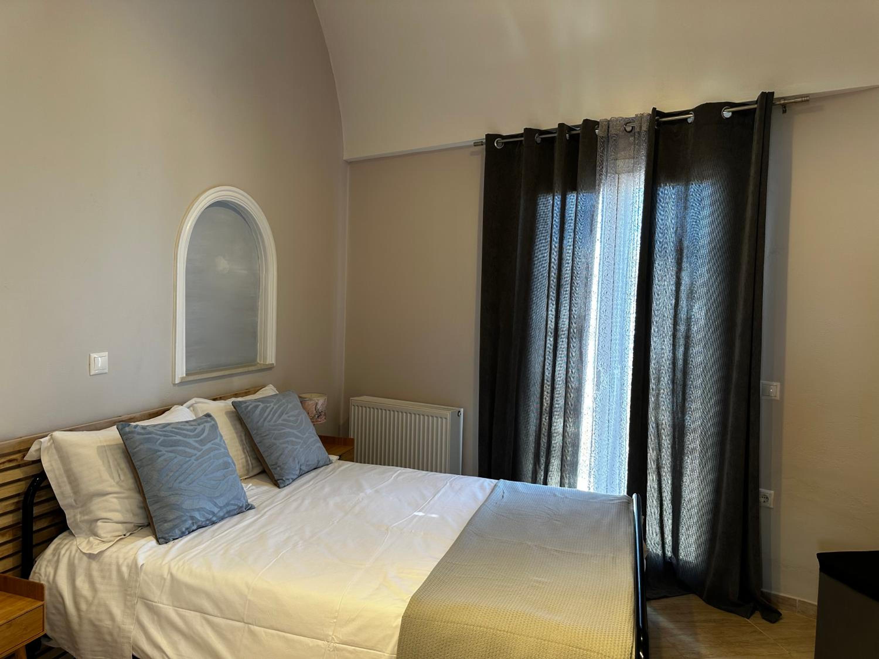 Veldi Art - Kamari Beach Apartment