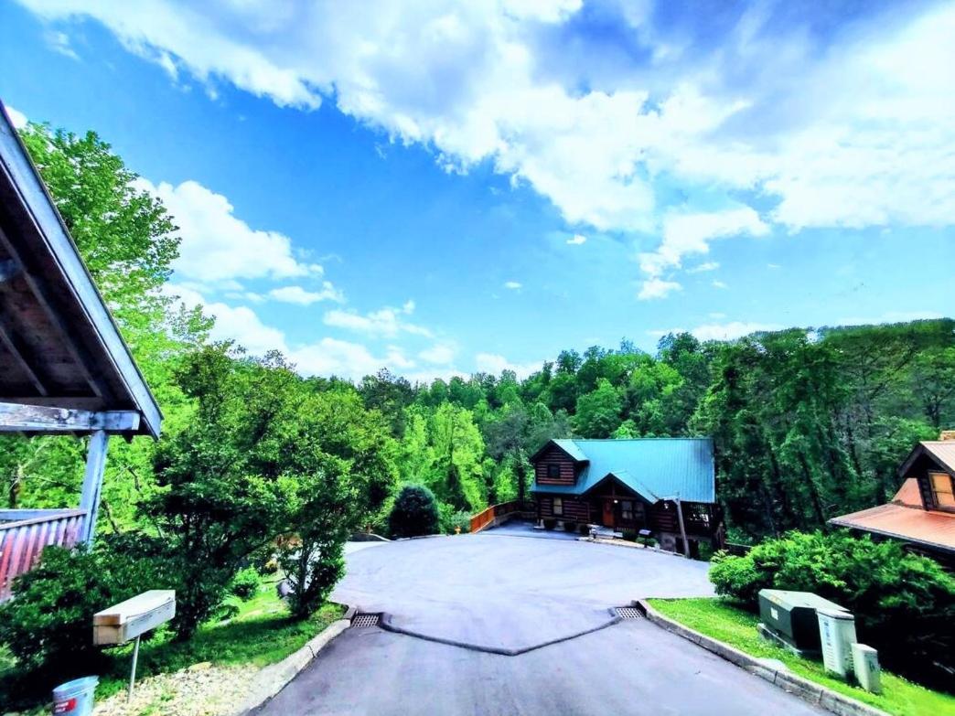 Adorable Shuter Inn FREE Tickets & Hot Tub 1 Mile to Downtown--Close to it all!