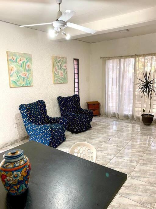 Duplex con terraza y cochera para auto, no camioneta!