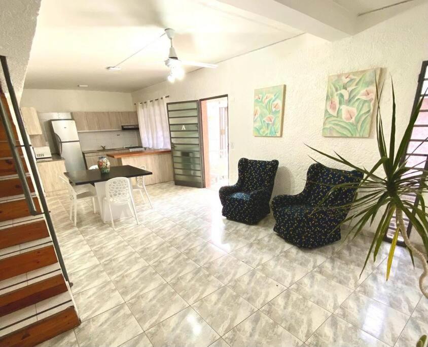 Duplex con terraza y cochera para auto, no camioneta!