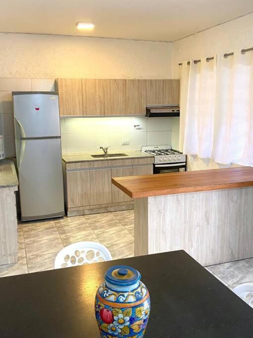 Duplex con terraza y cochera para auto, no camioneta!