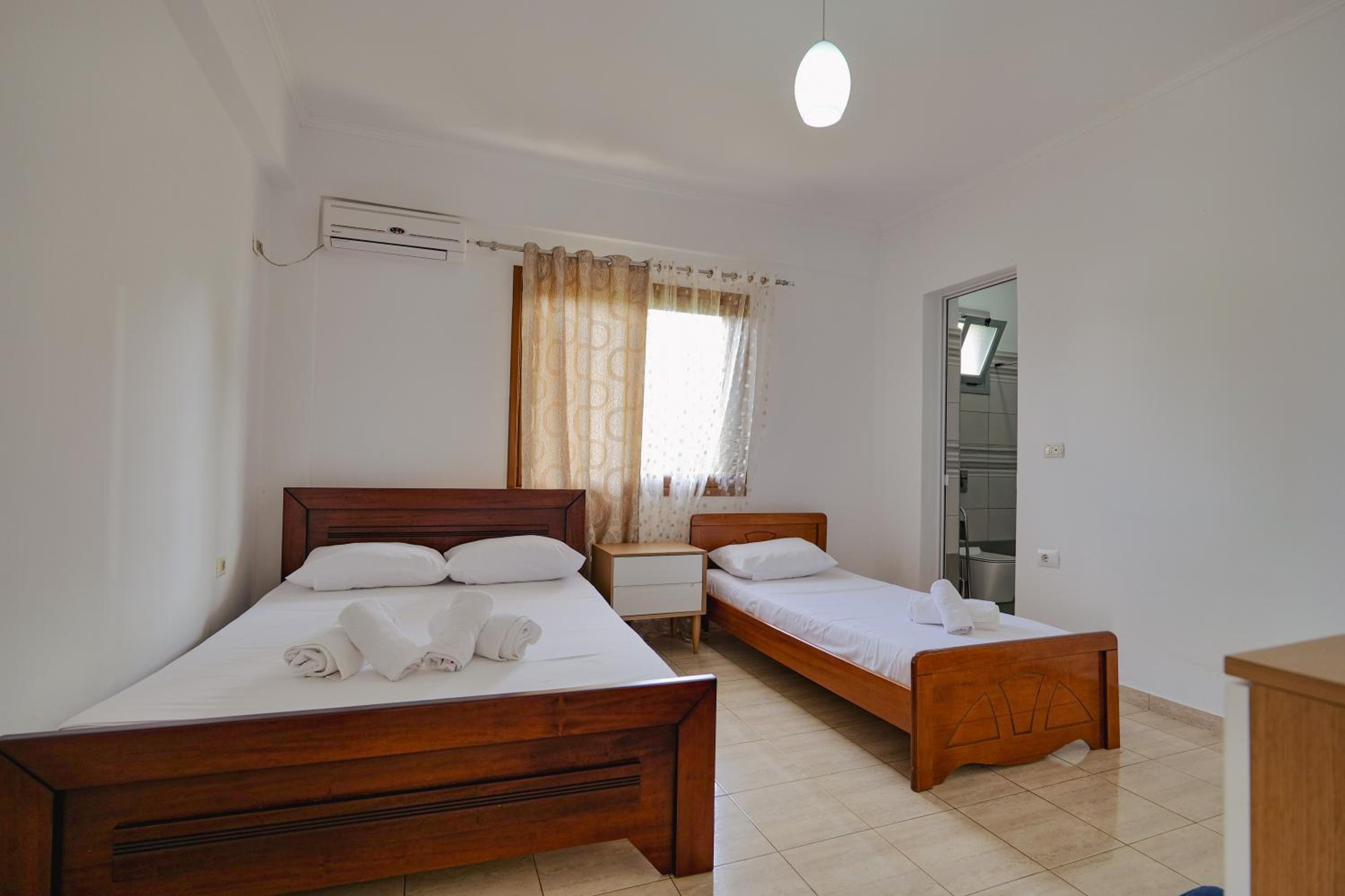 Violeta apartments Ksamil