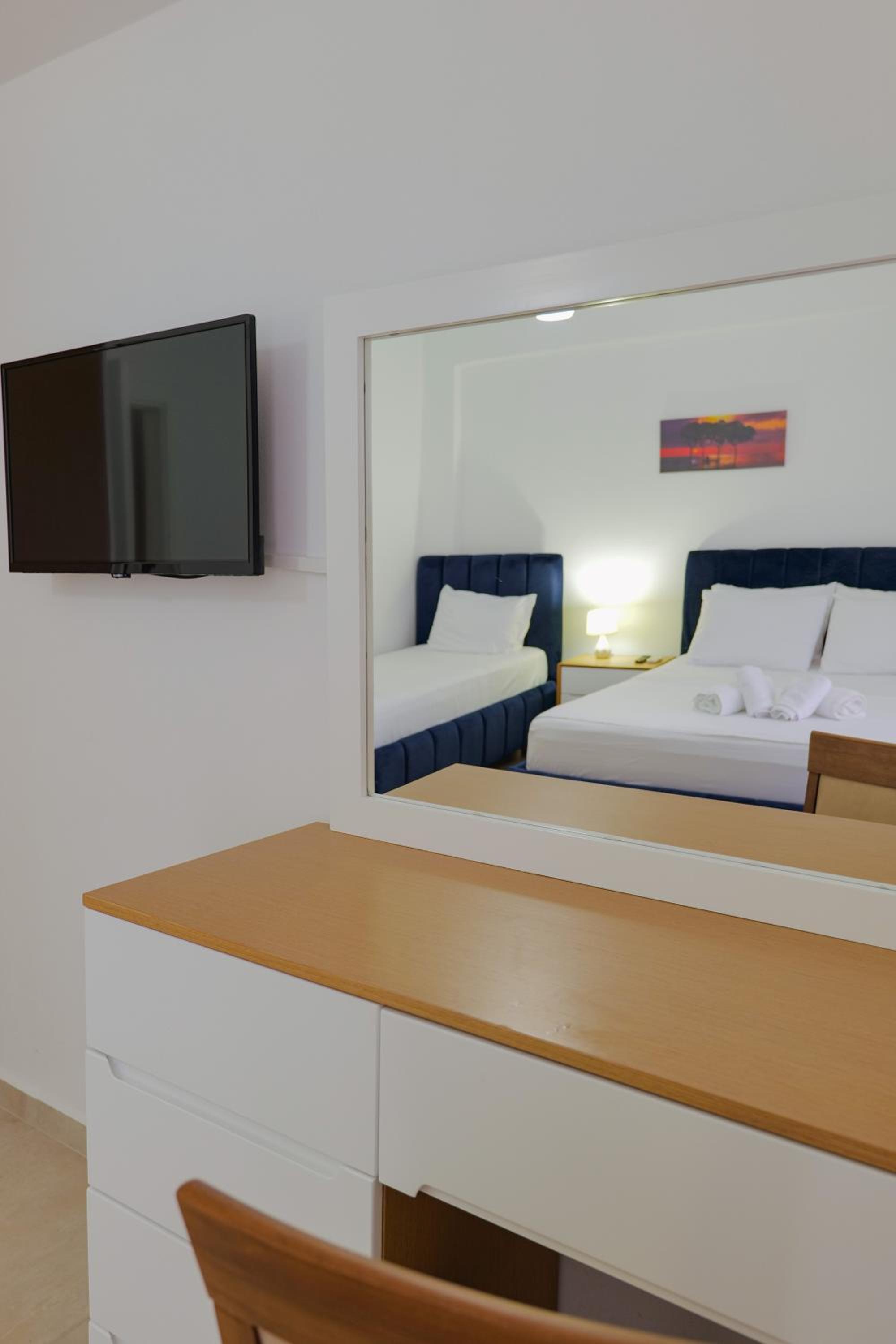 Violeta apartments Ksamil