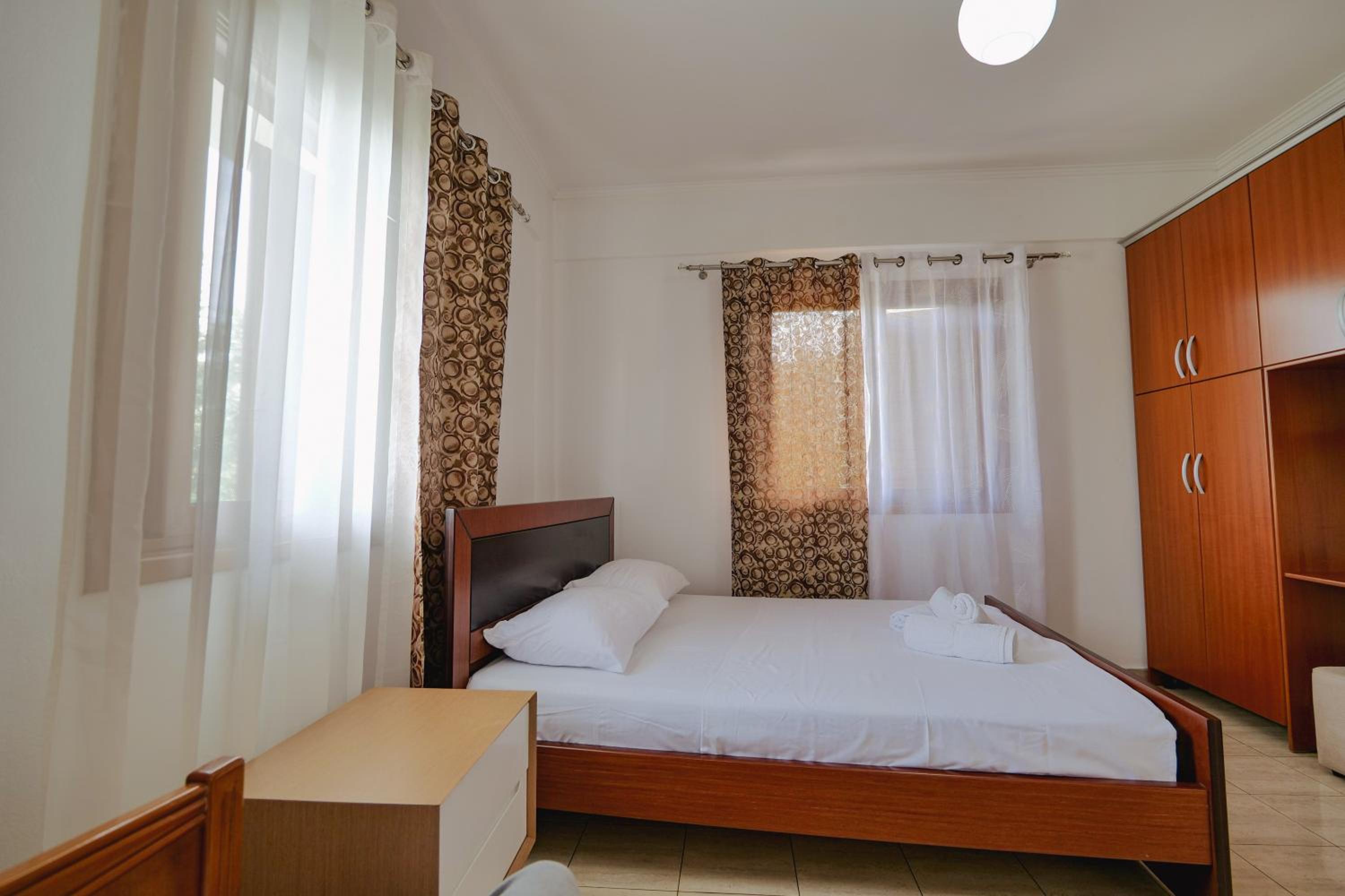 Violeta apartments Ksamil