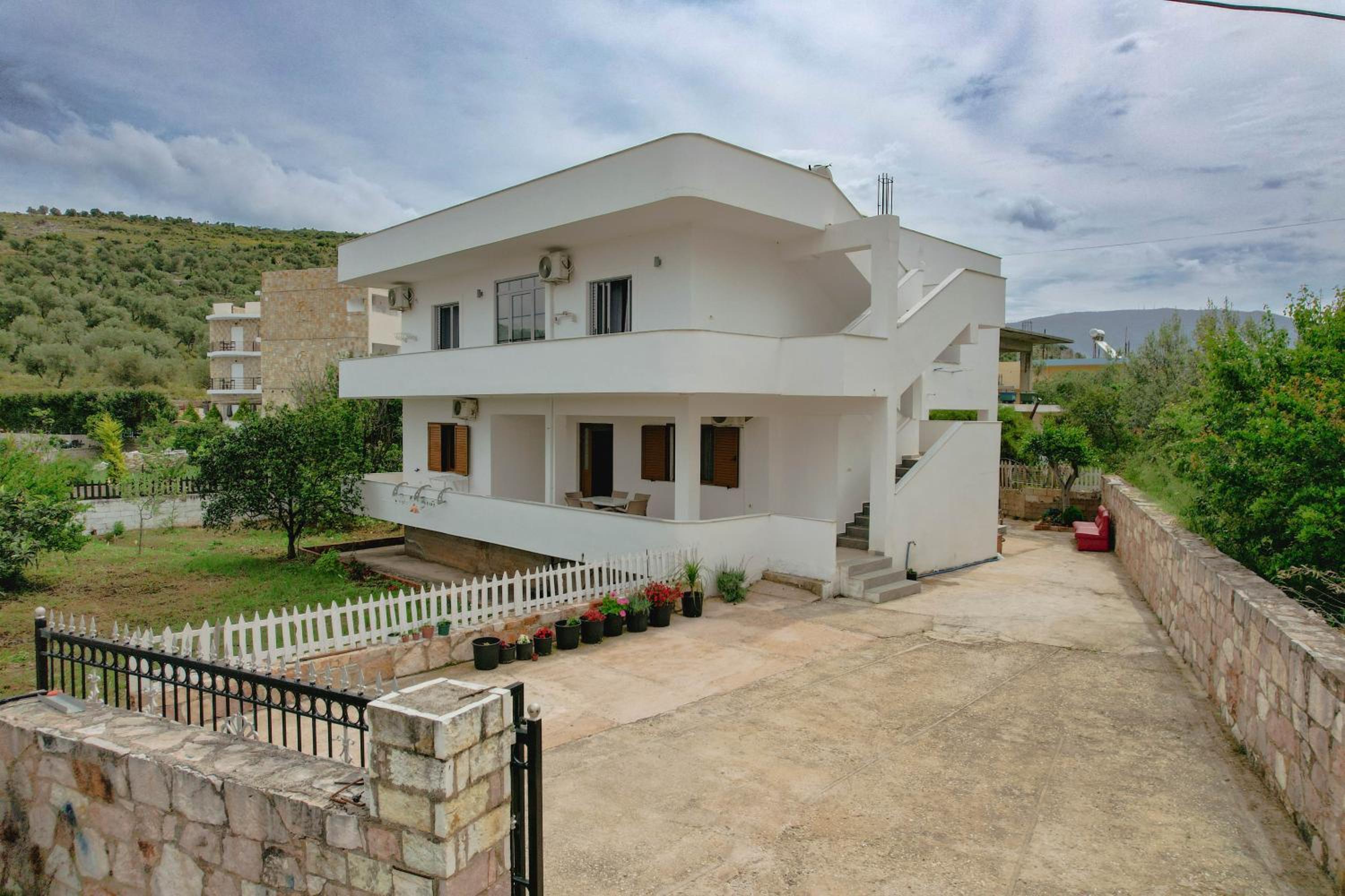 Violeta apartments Ksamil