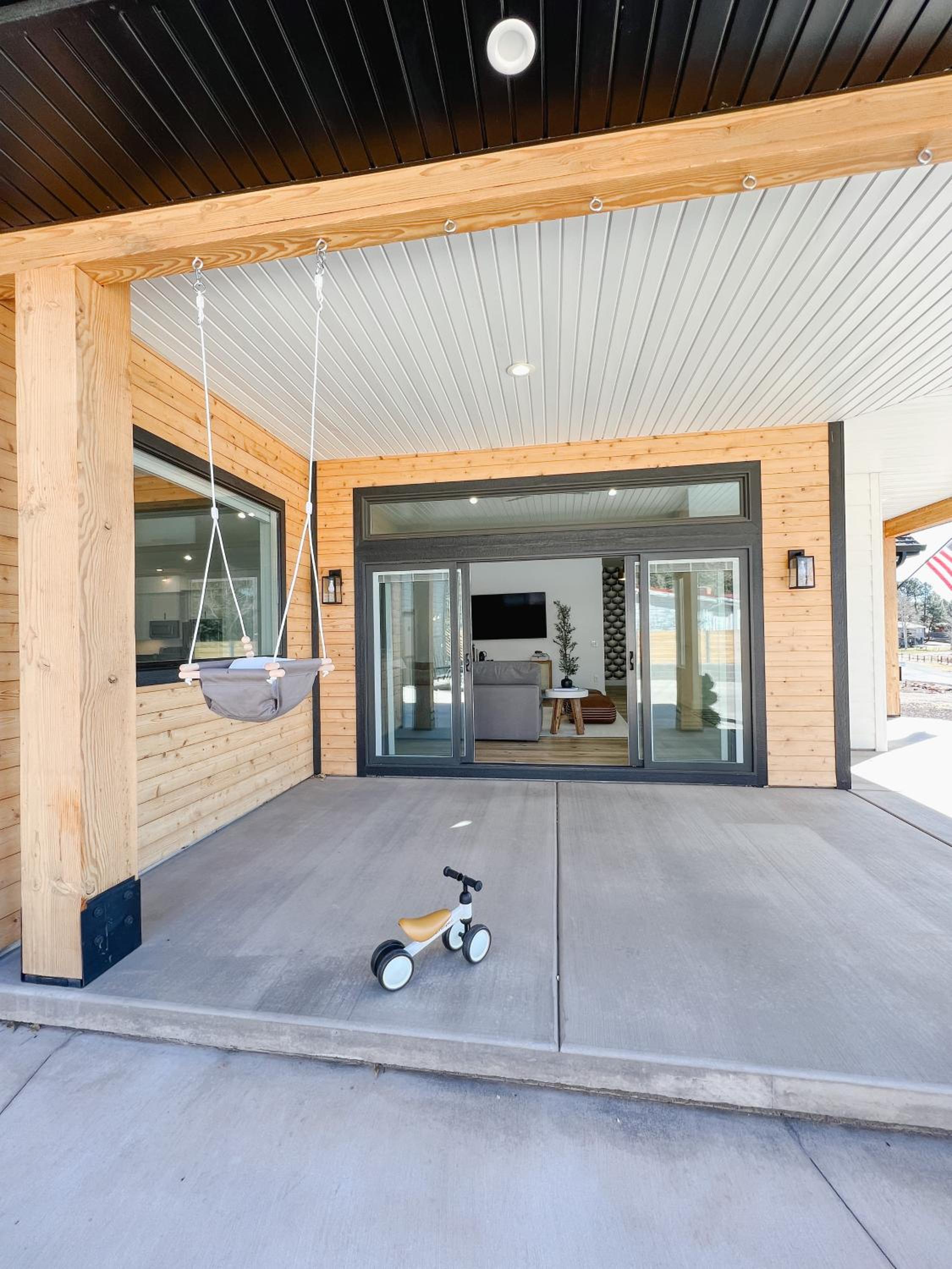 LUXURY MODERN FAMILY VACATION- Bison Ridge Retreat view 2