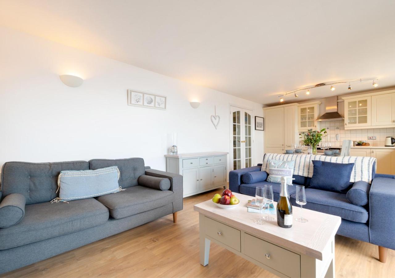 2 Bed in Porthleven oc-p00972