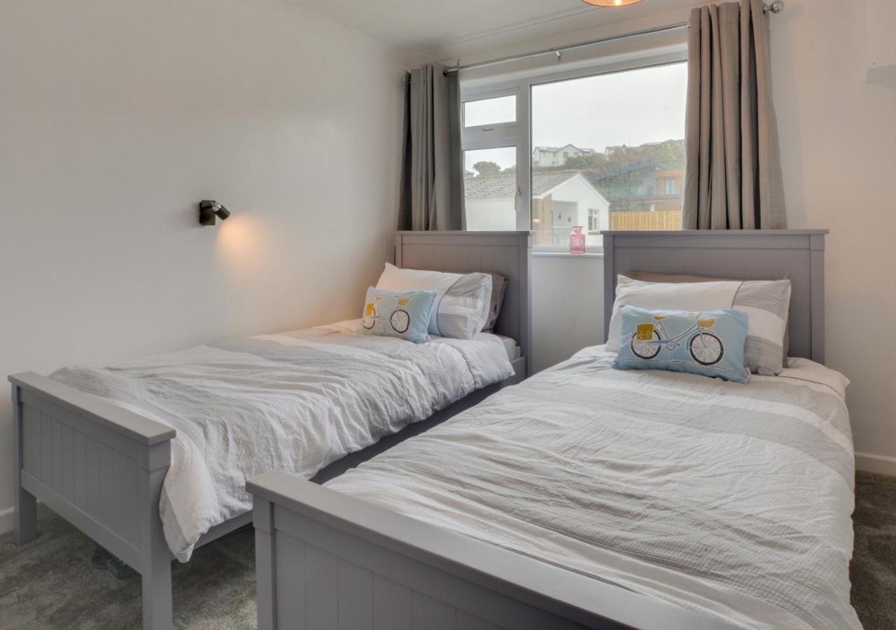 2 Bed in Mawgan Porth oc-p00905 view 3