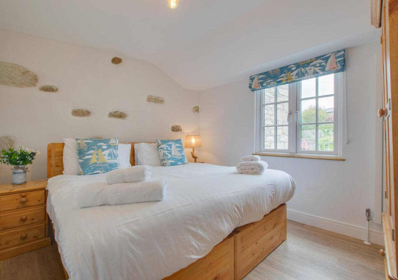 2 Bed in Porthleven oc-p00897