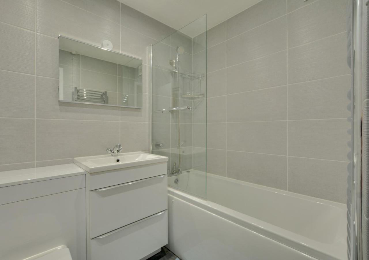 2 Bed in Mawgan Porth oc-p00905 view 2