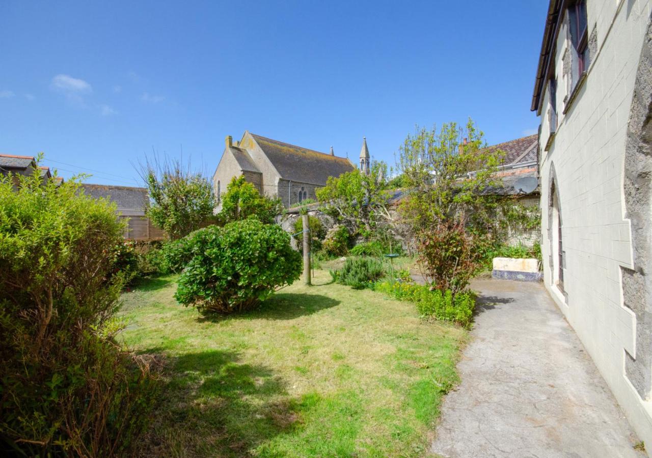 2 Bed in Porthleven oc-p00897