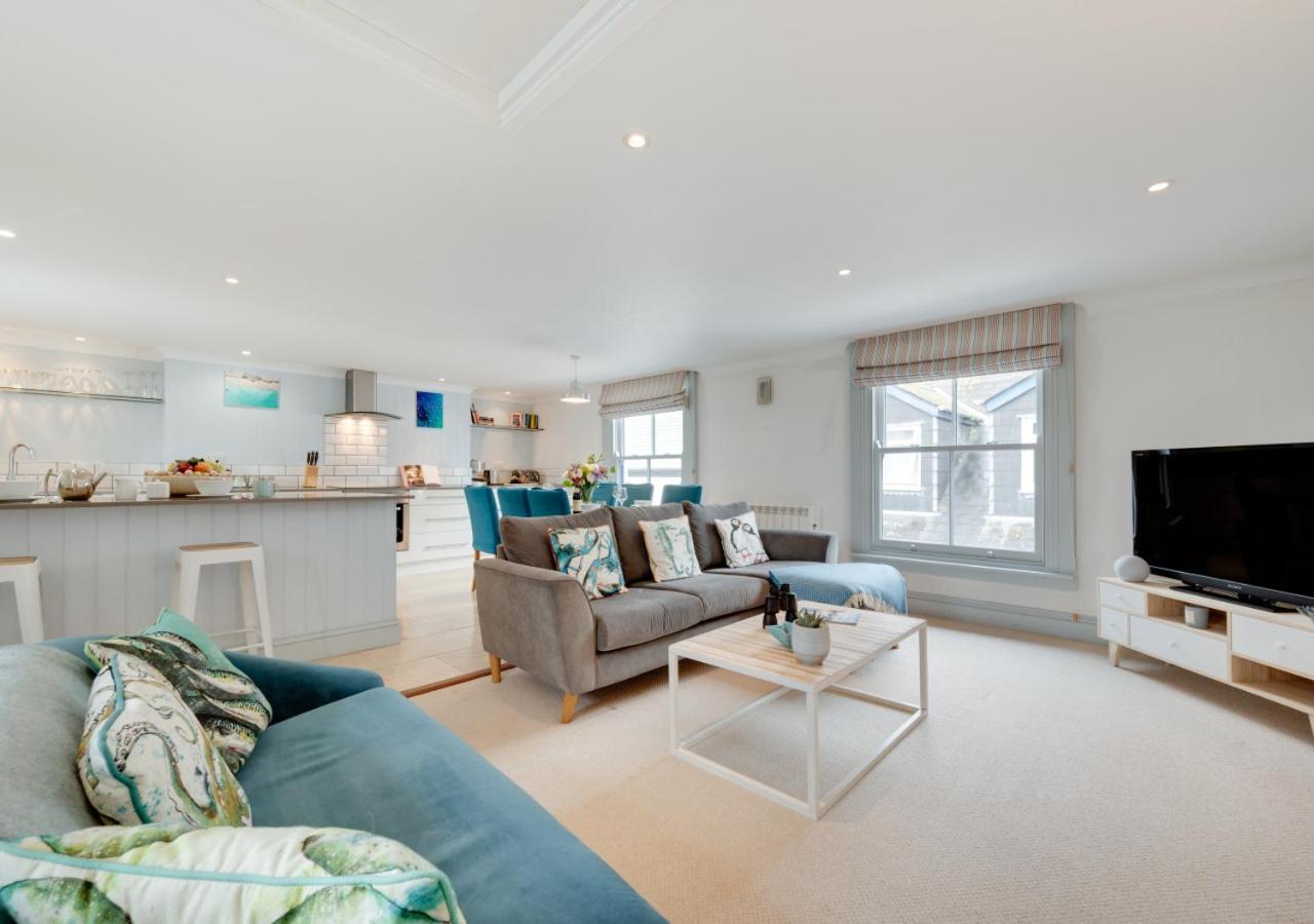 2 Bed in Fowey oc-pont view 3