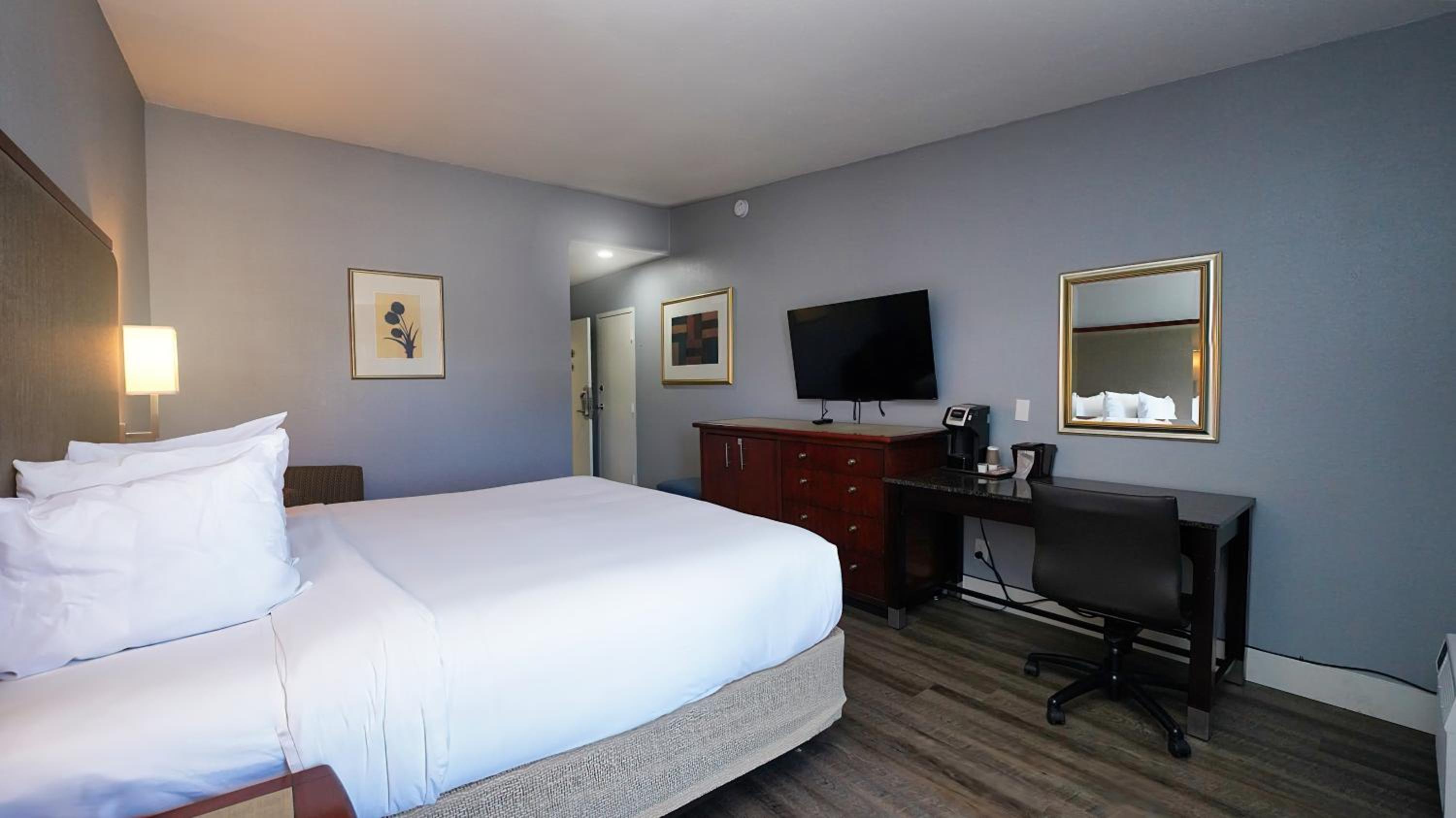 SeaSide Inn & Suites