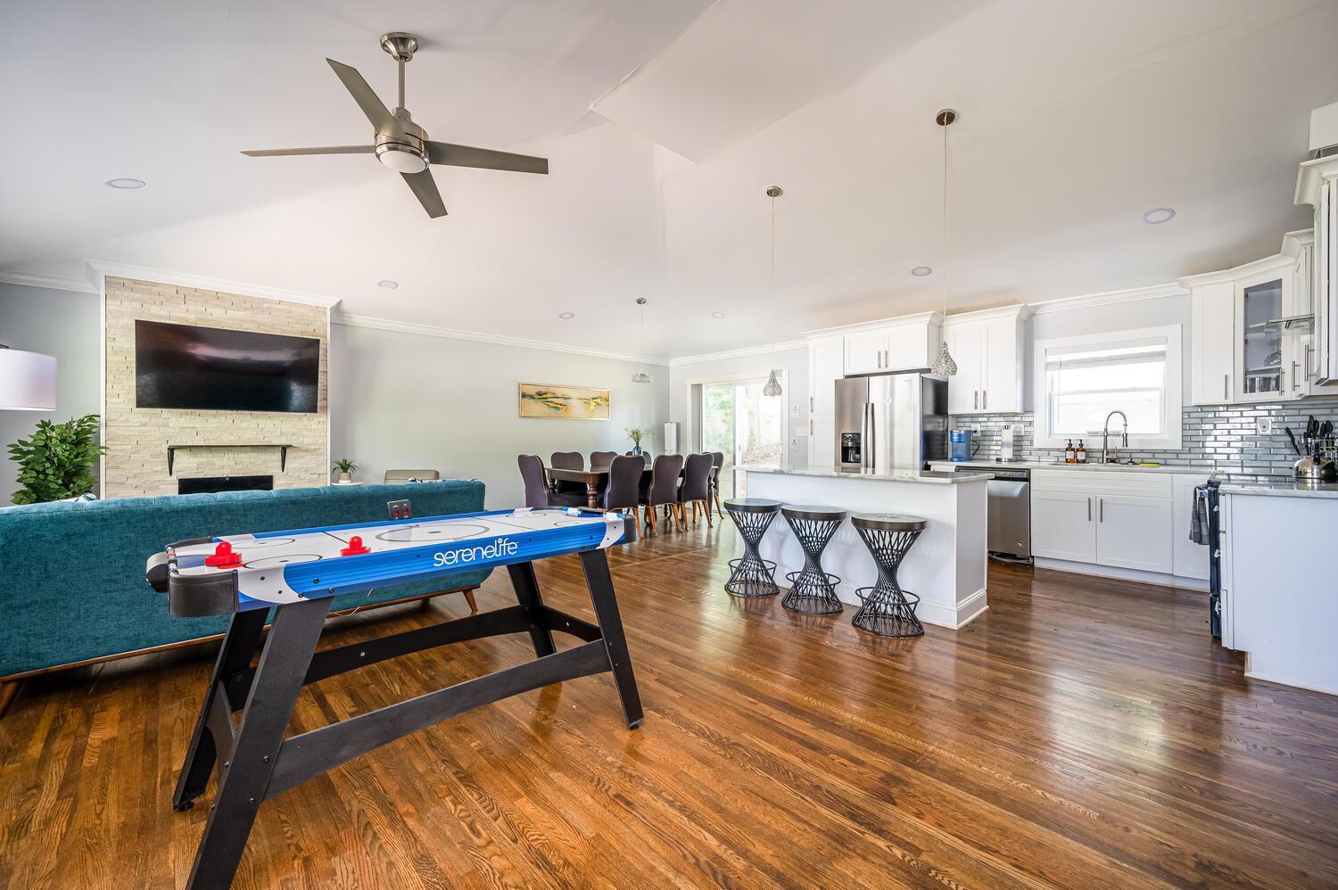NEW Spacious Decatur Oasis w Fire Pit, Mins to ATL view 5