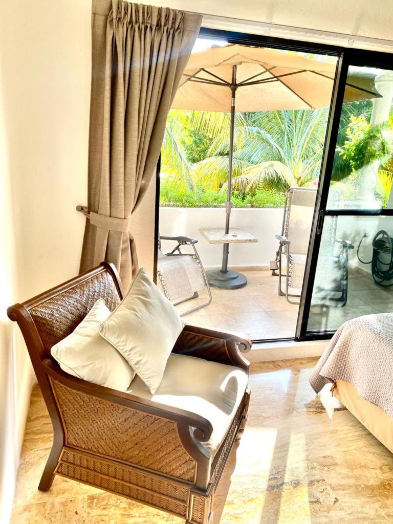 Private Villa Complex with Pool in Zona Hotelera