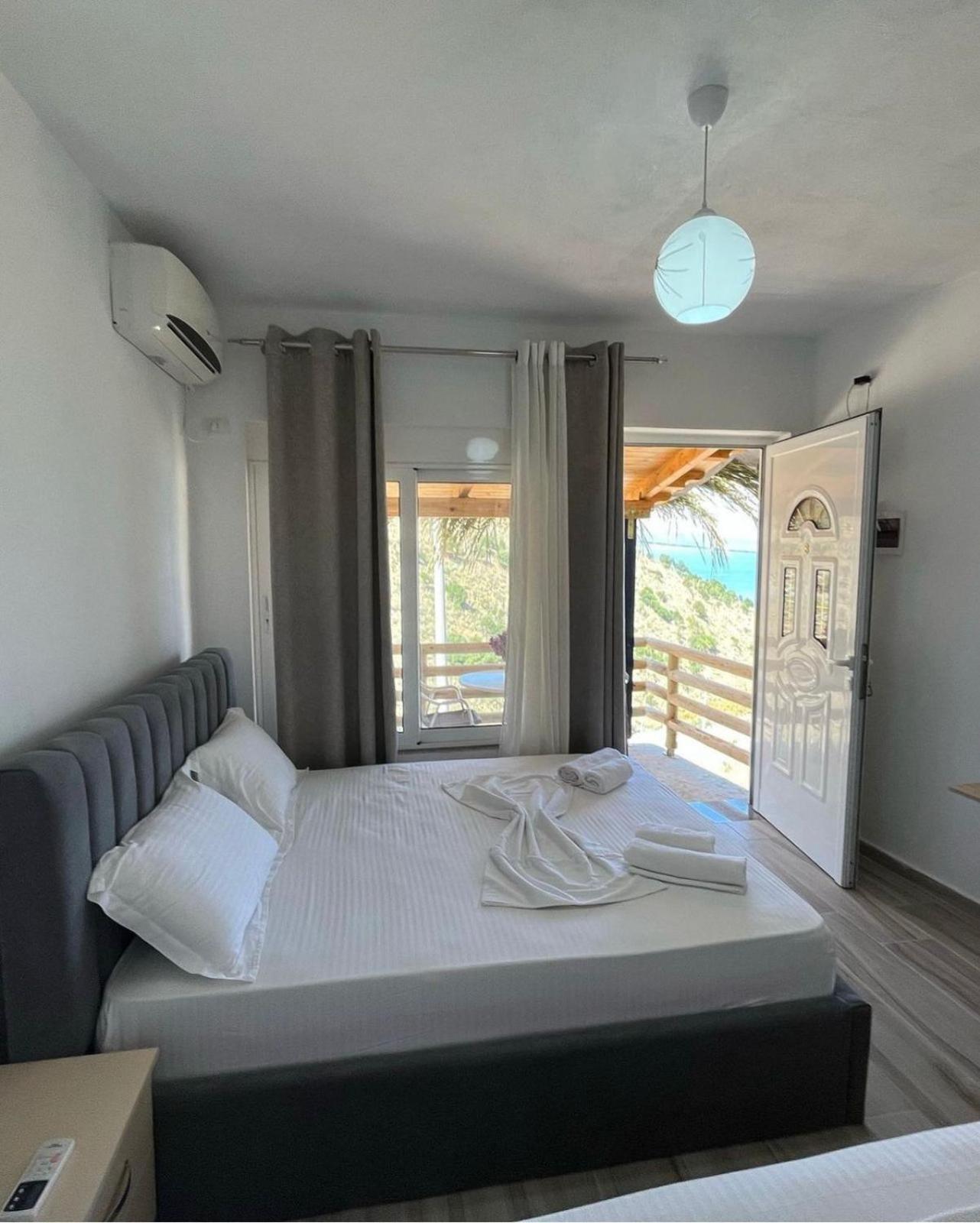 Vila Orizzonte blue