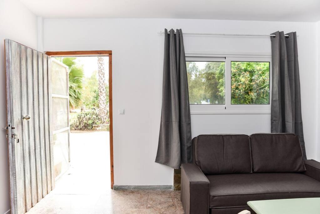 Barreira Beachfront Room 1