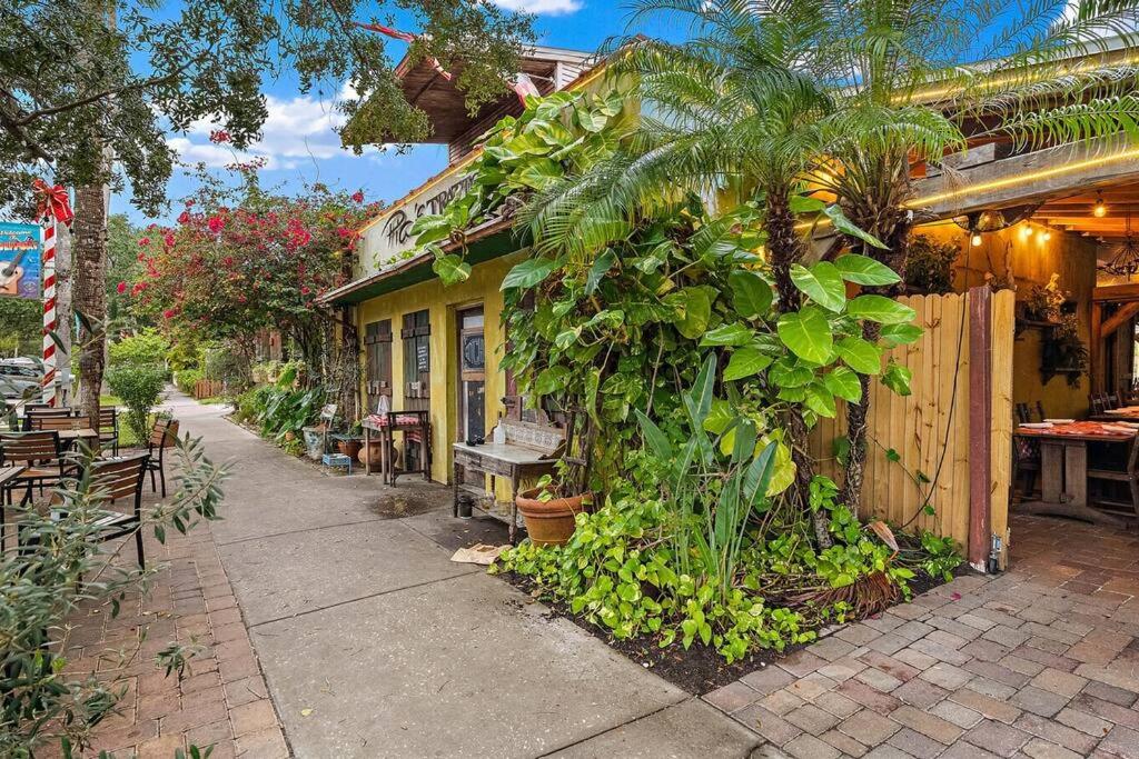 Quaint Gulfport Beach Bungalow