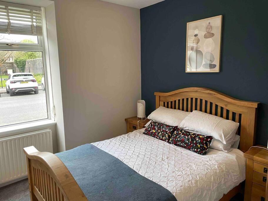 34 James St cosy 2 bedroom, ground floor apartment, garden