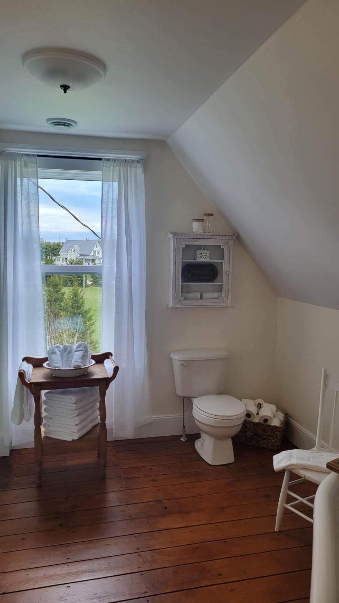 Clinton Pond Bed and Breakfast