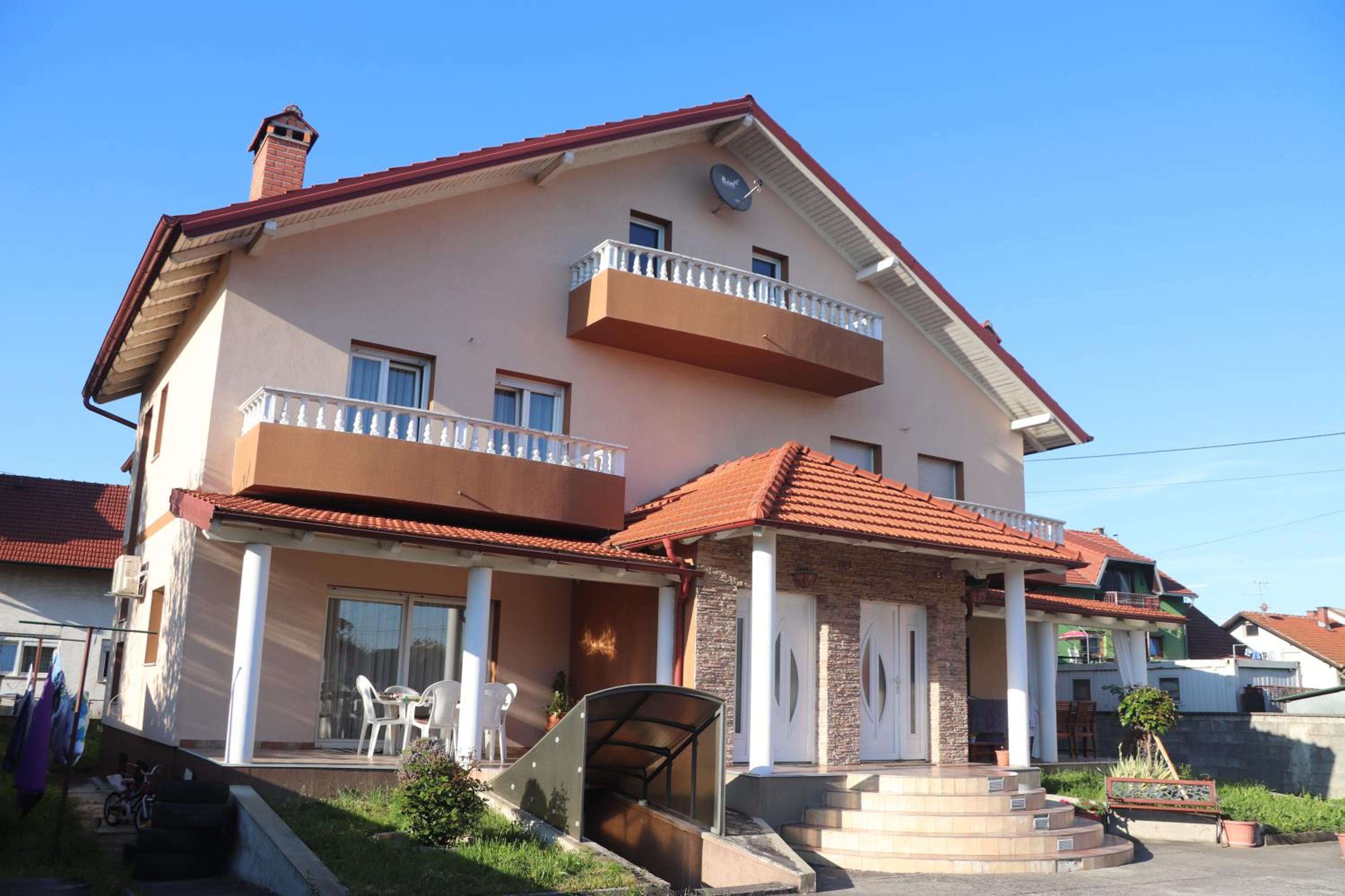 Hotel Apartman Naomi