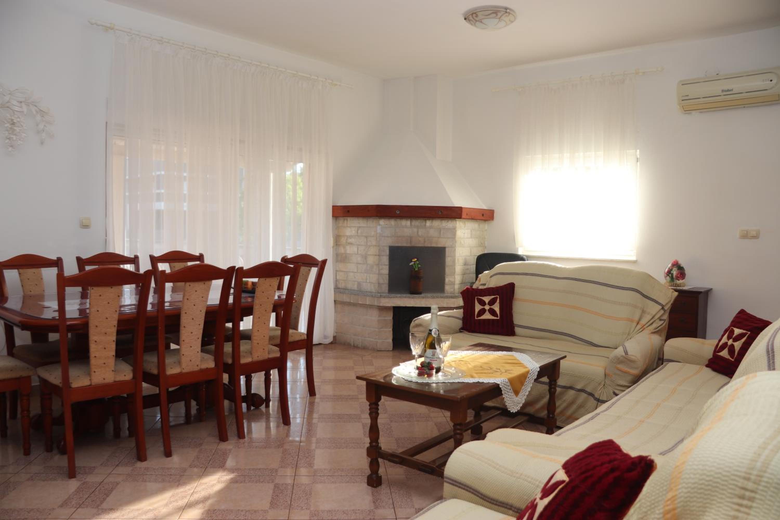 Apartman NAOMI
