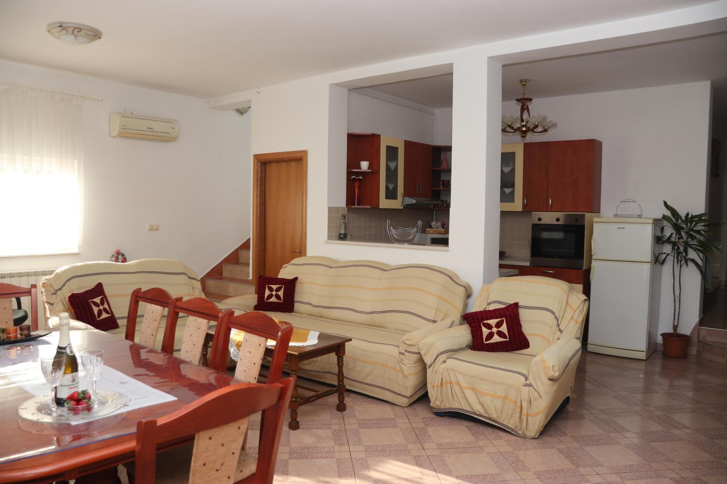 Apartman NAOMI