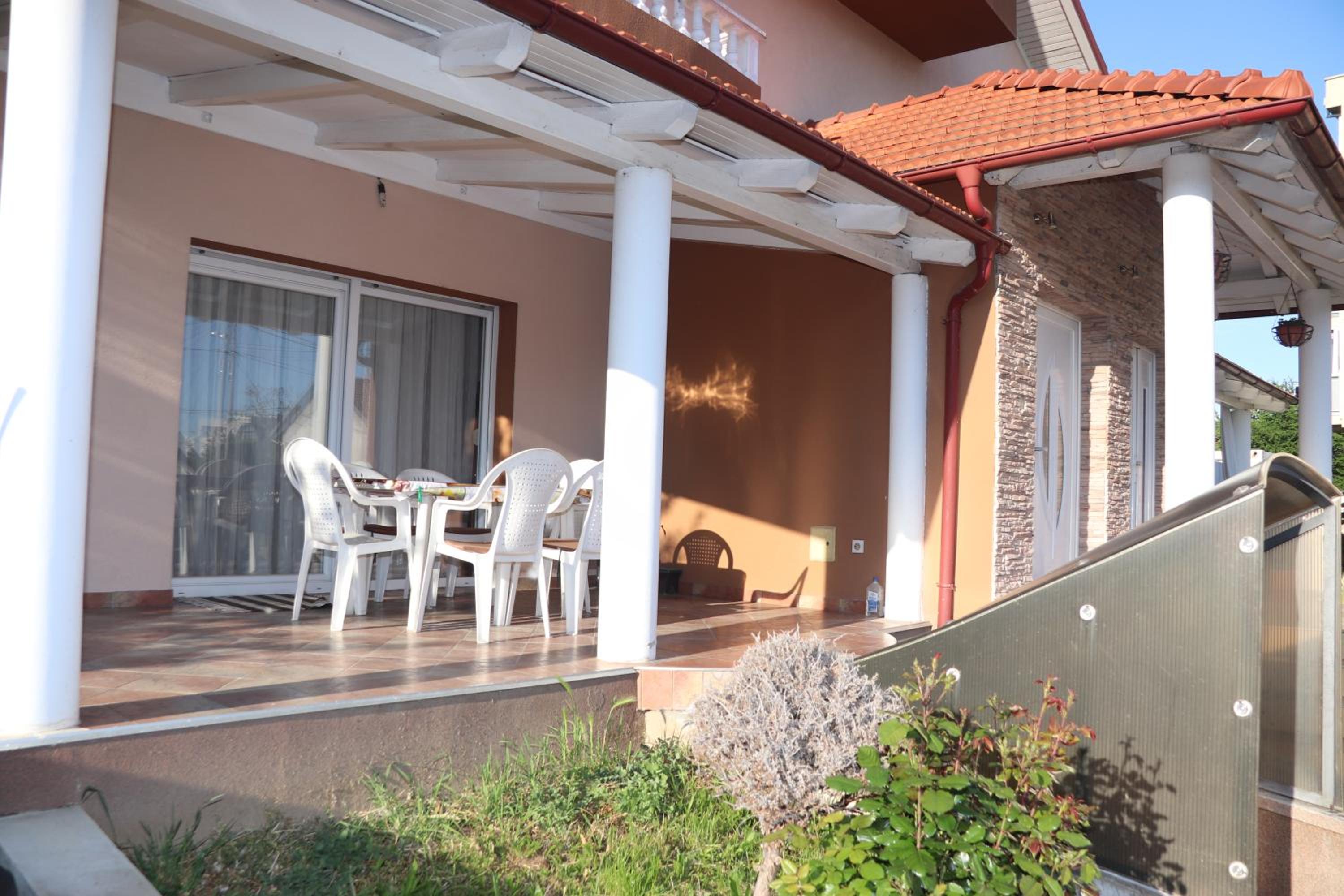 Apartman NAOMI
