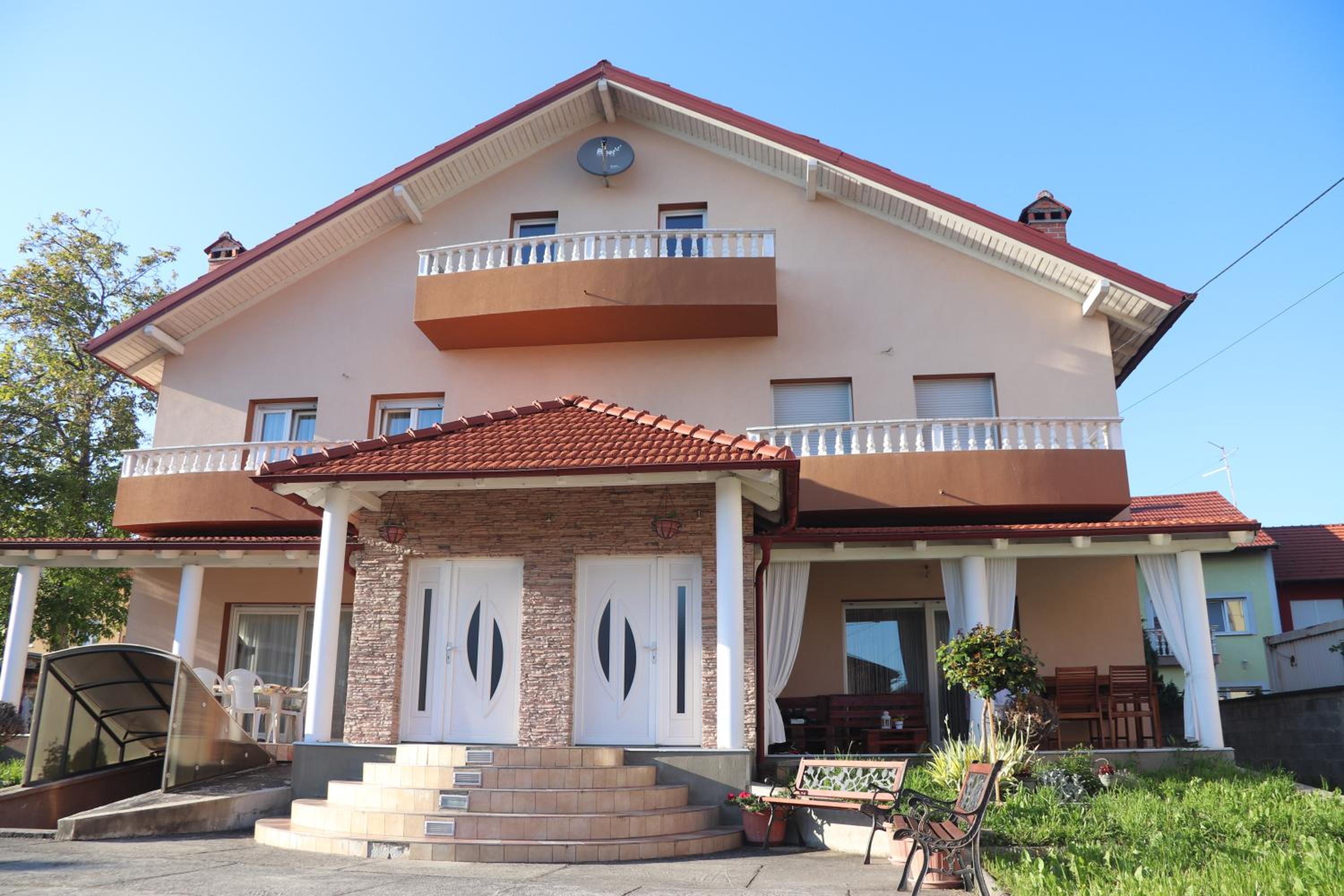 Apartman NAOMI