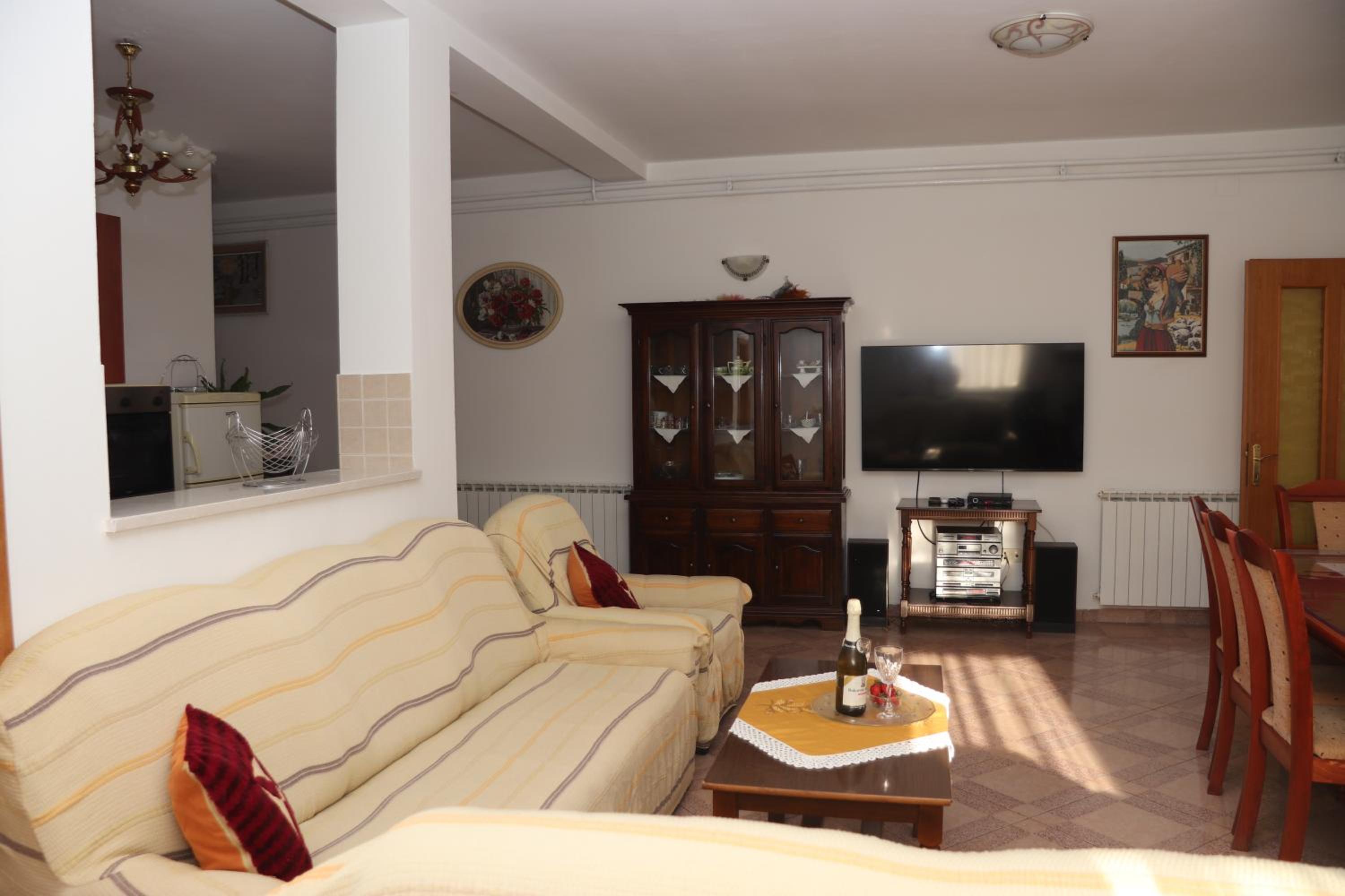 Apartman NAOMI