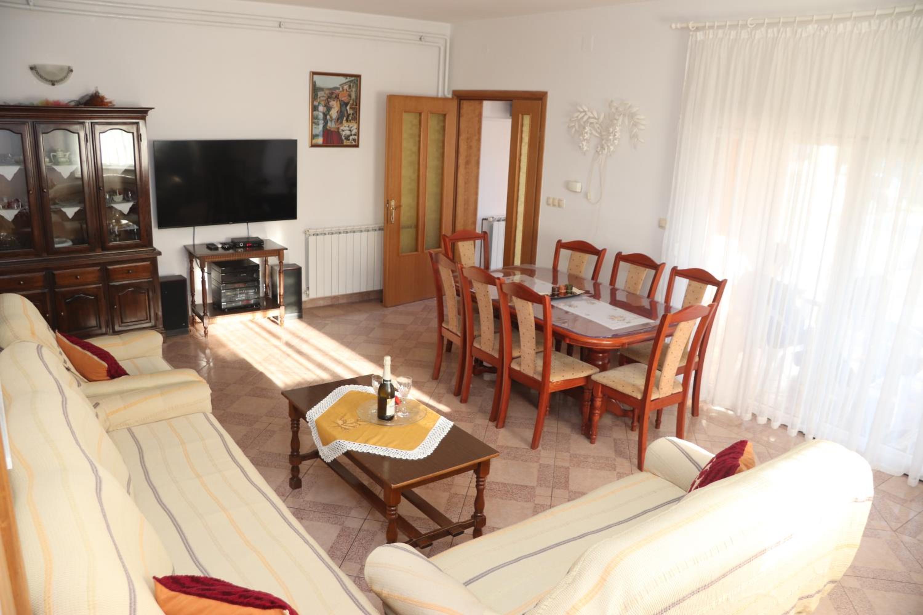 Apartman NAOMI