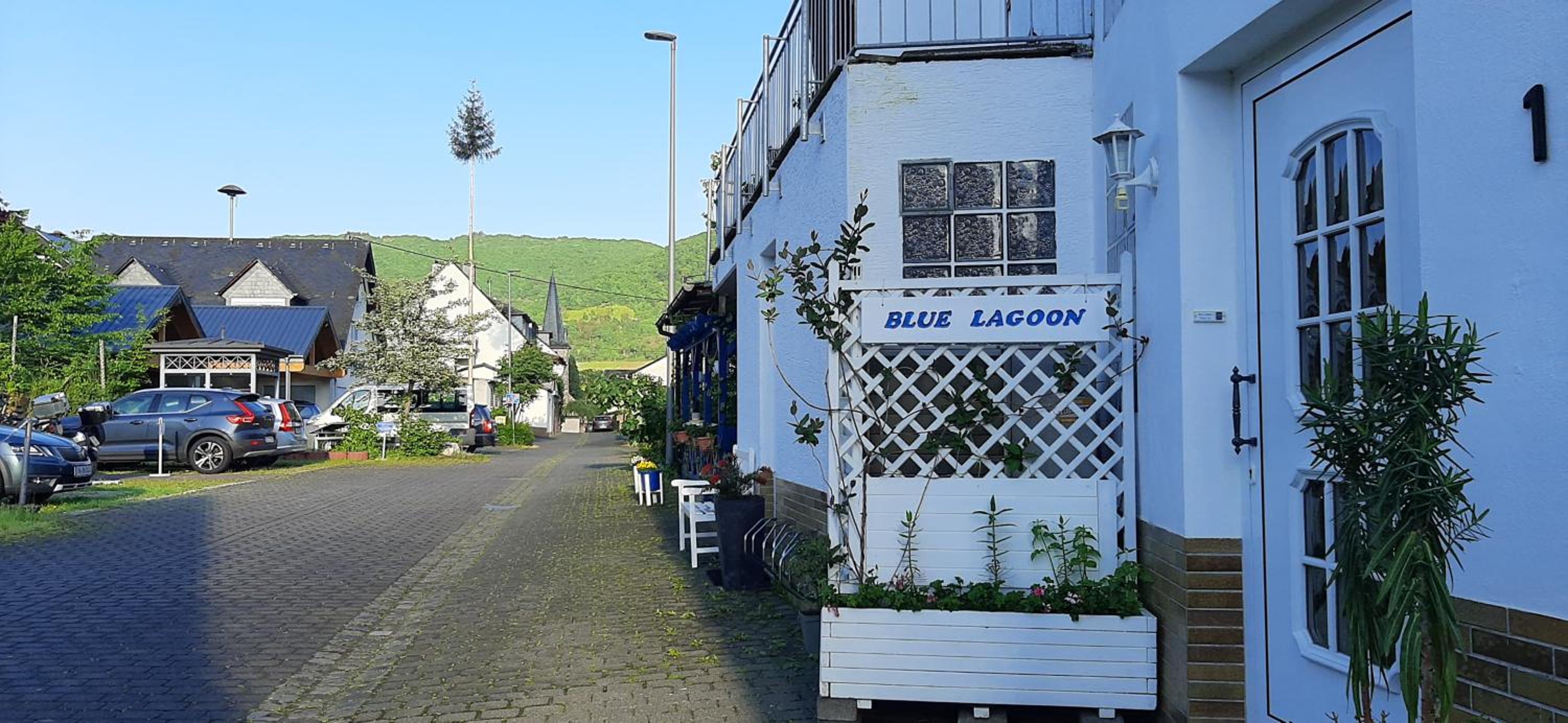 Blue Lagoon Holiday Apartments & Double Room with Balcony