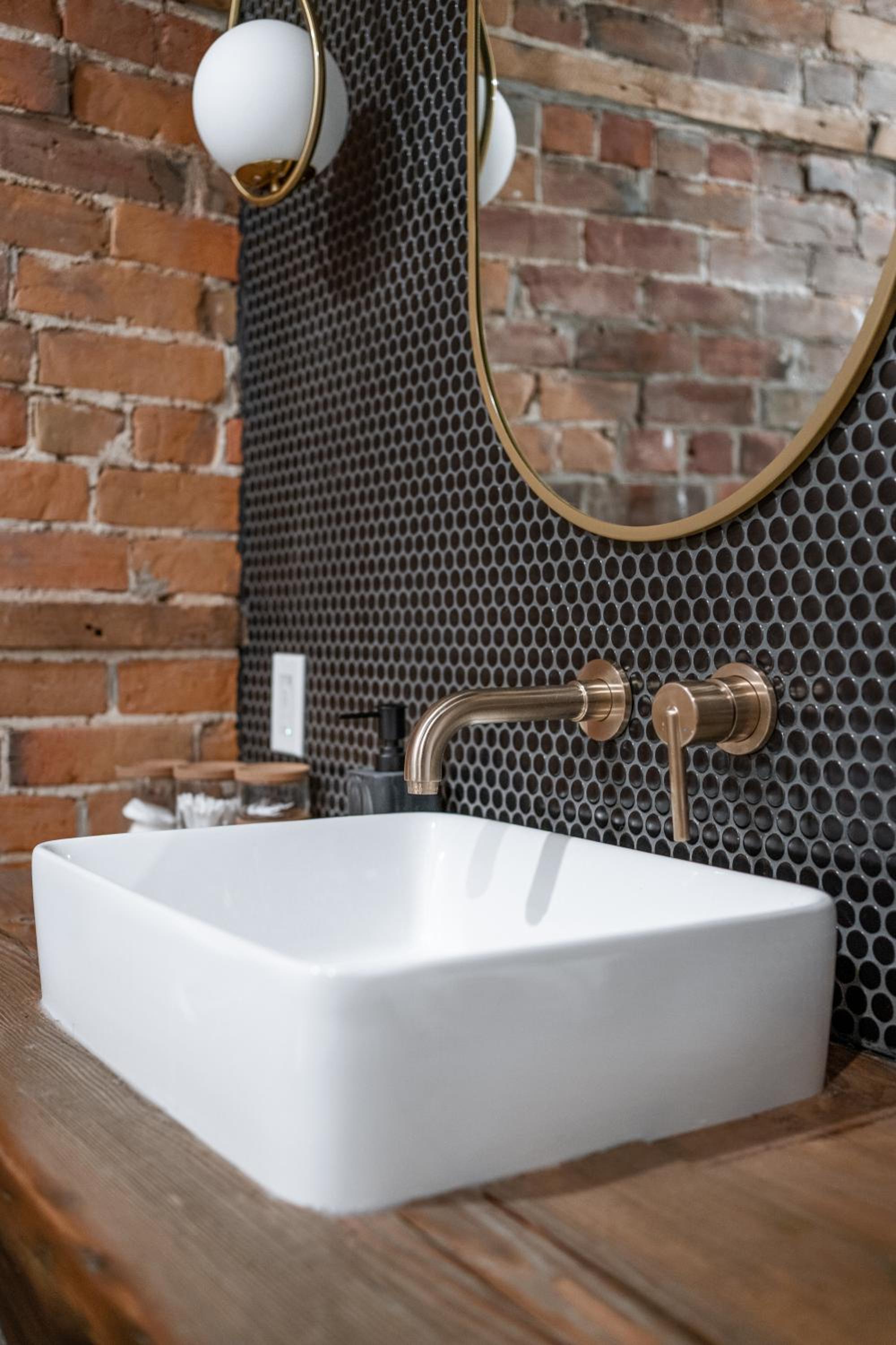 Belleville Vacations - The Goodman: Front Street Flats - Property Image 3