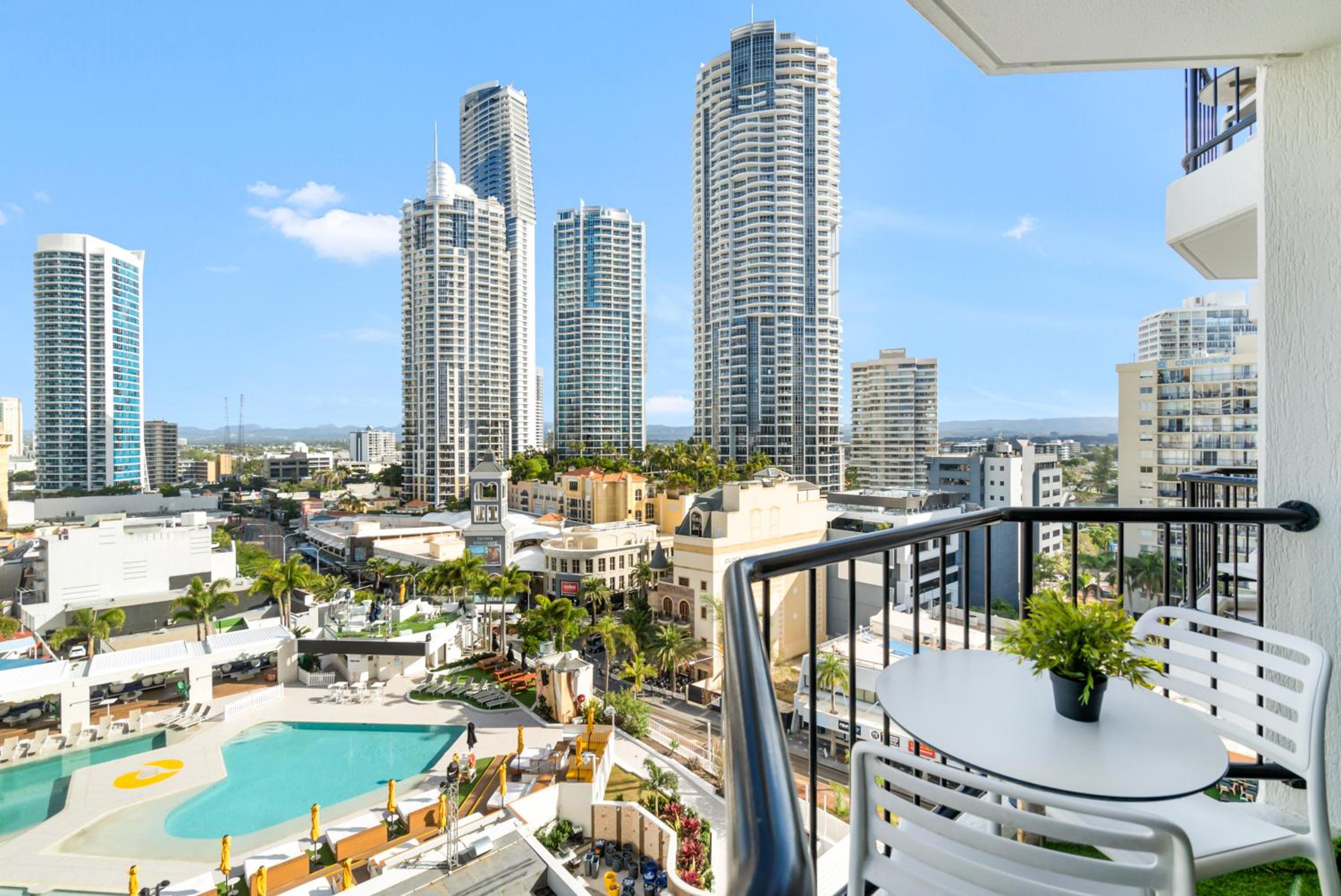 Gorgeous Studio right in the heart of Surfers
