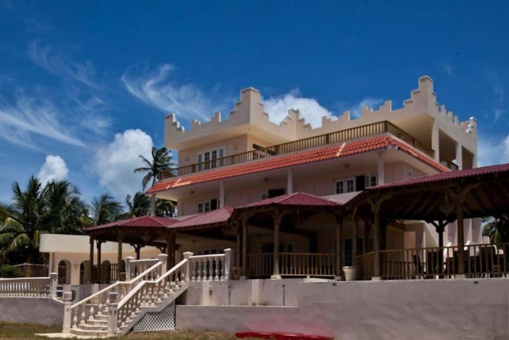 Perfect for destination weddings & family vacations!