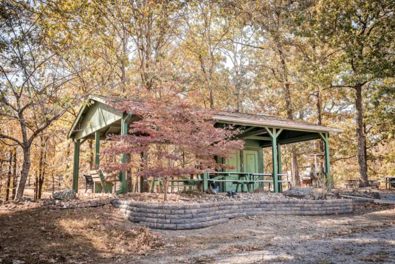 Hotel Resort Home on half a Wooded Acres Sleeps up to 14 Firepit for Smores - Image 1